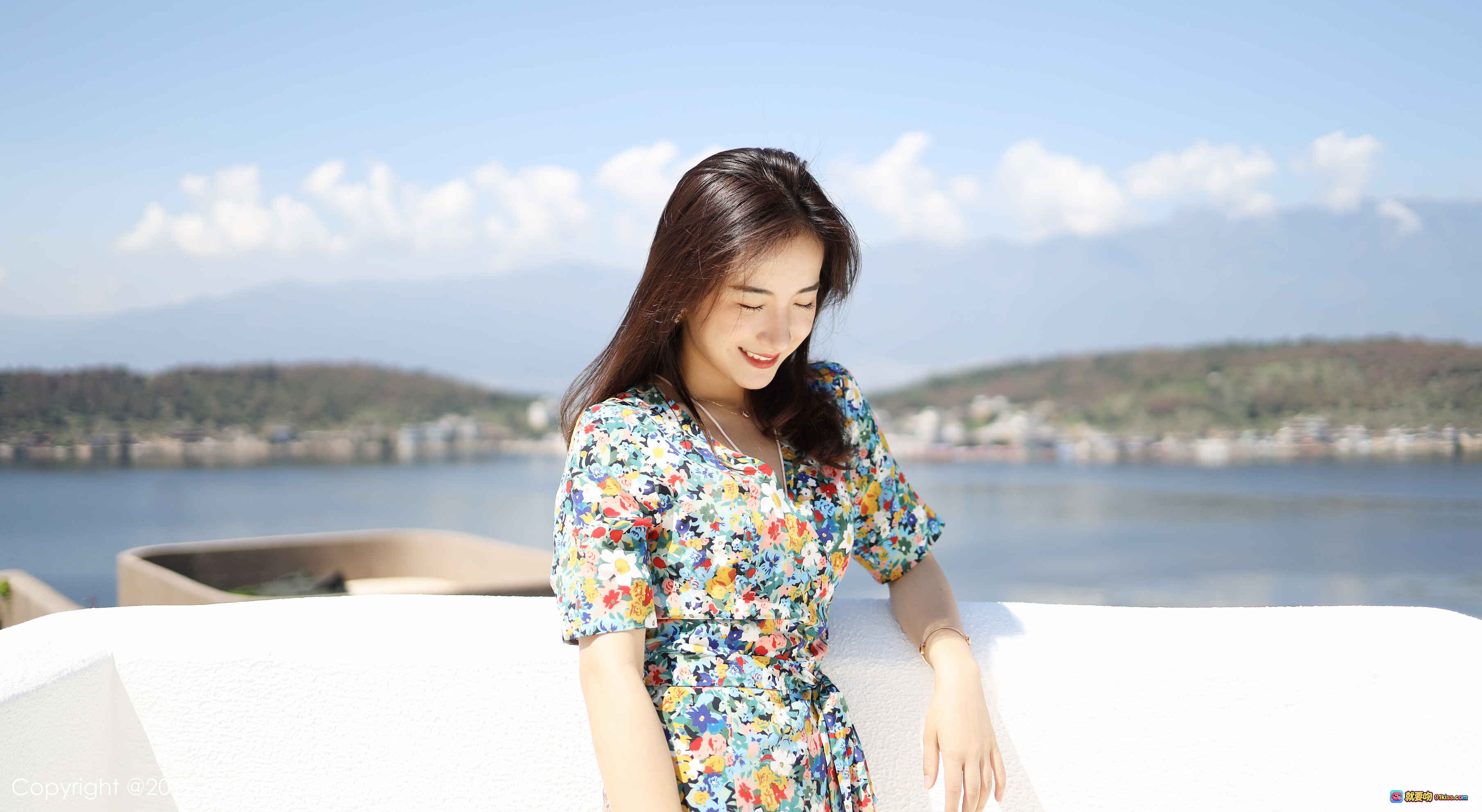图片[6] - 艺儿伢哟身穿彩色碎花连衣裙阳光下倚墙微笑清新自然写真美照 - 就要吻