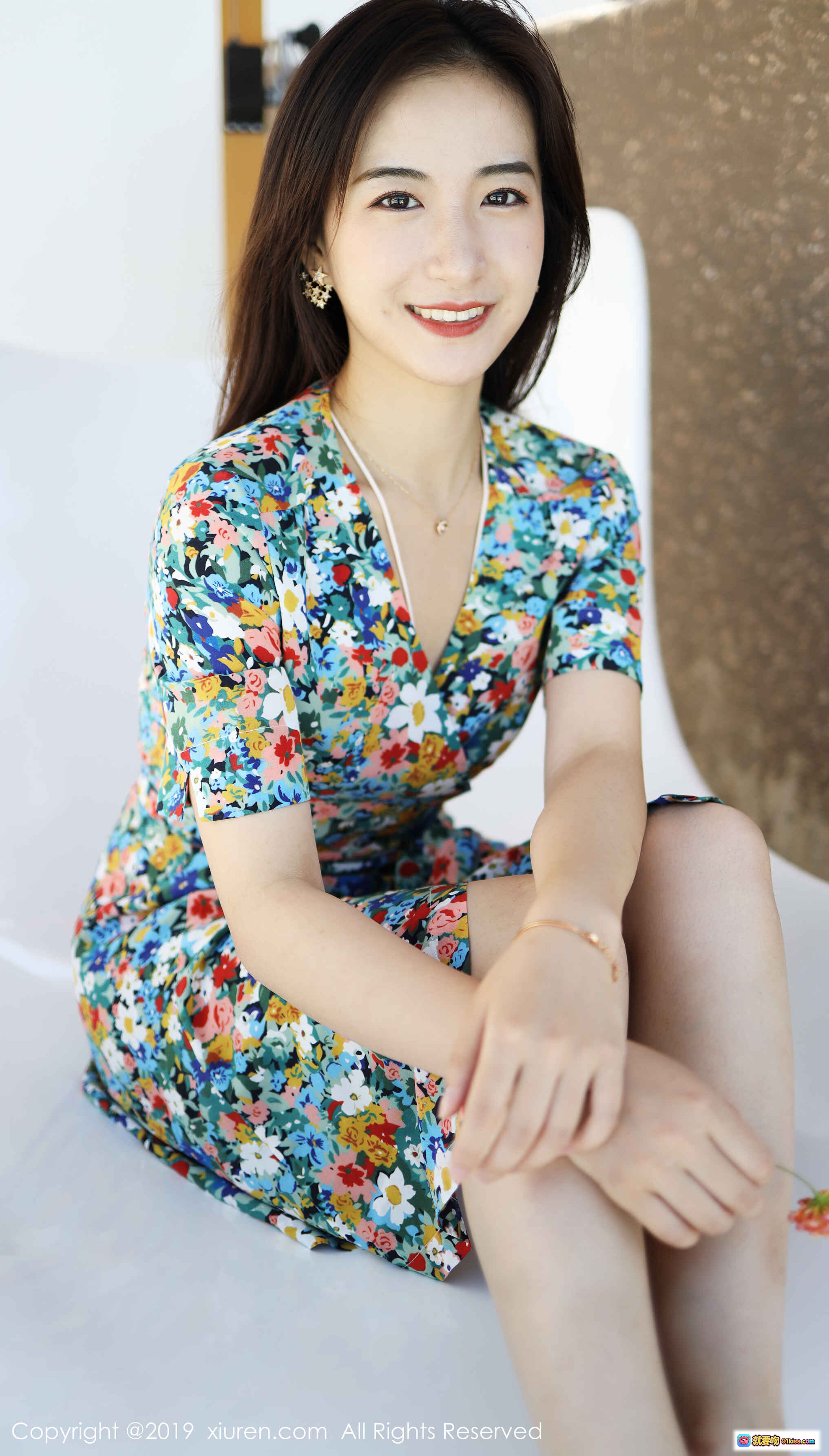 图片[5] - 艺儿伢哟身穿彩色碎花连衣裙阳光下倚墙微笑清新自然写真美照 - 就要吻