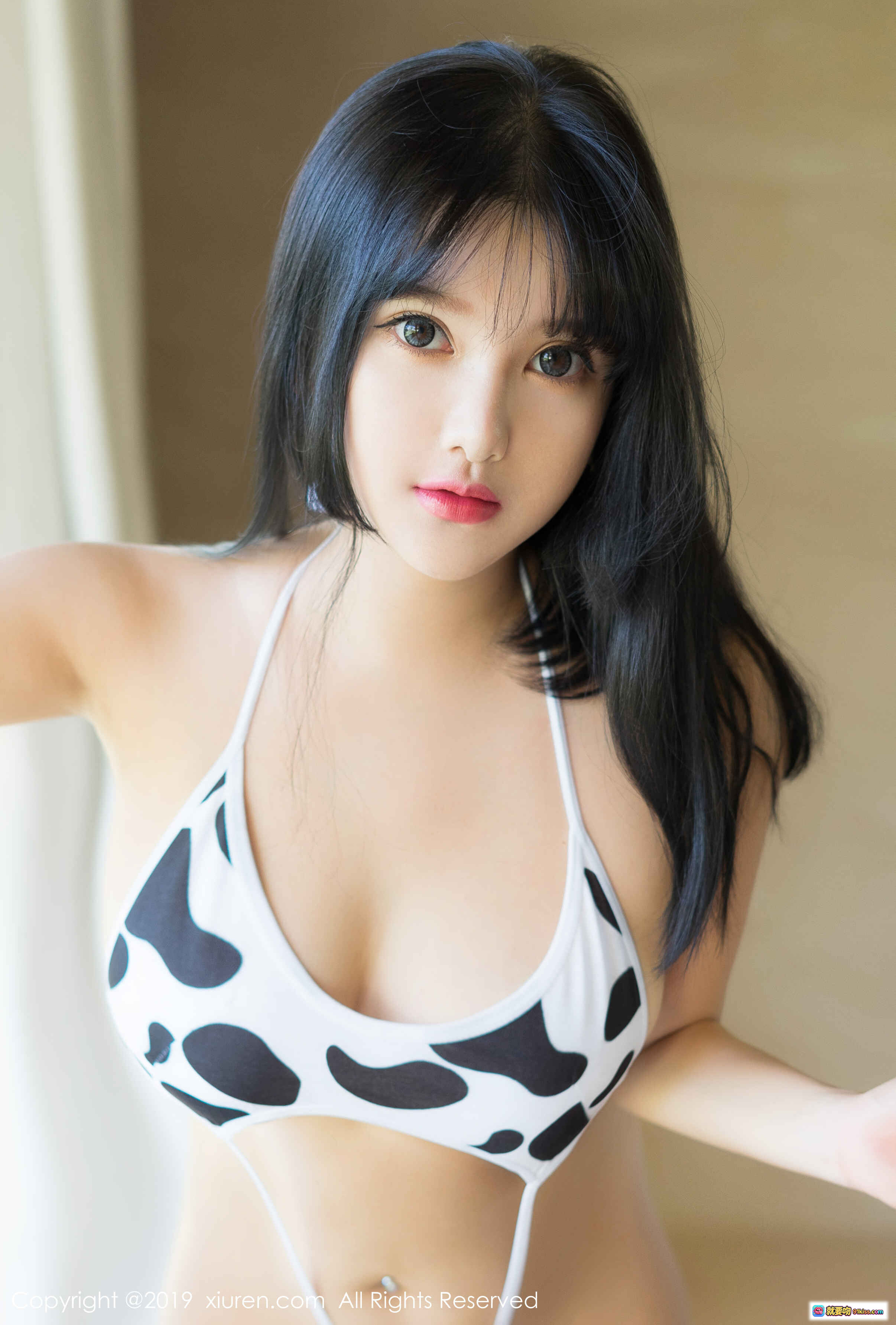 图片[8] - 小尤奈黑白斑点泳衣写真 | 秀人网2019.08.07 No.1603 | 木质背景美腿特写 | 清新自然少女风 - 就要吻