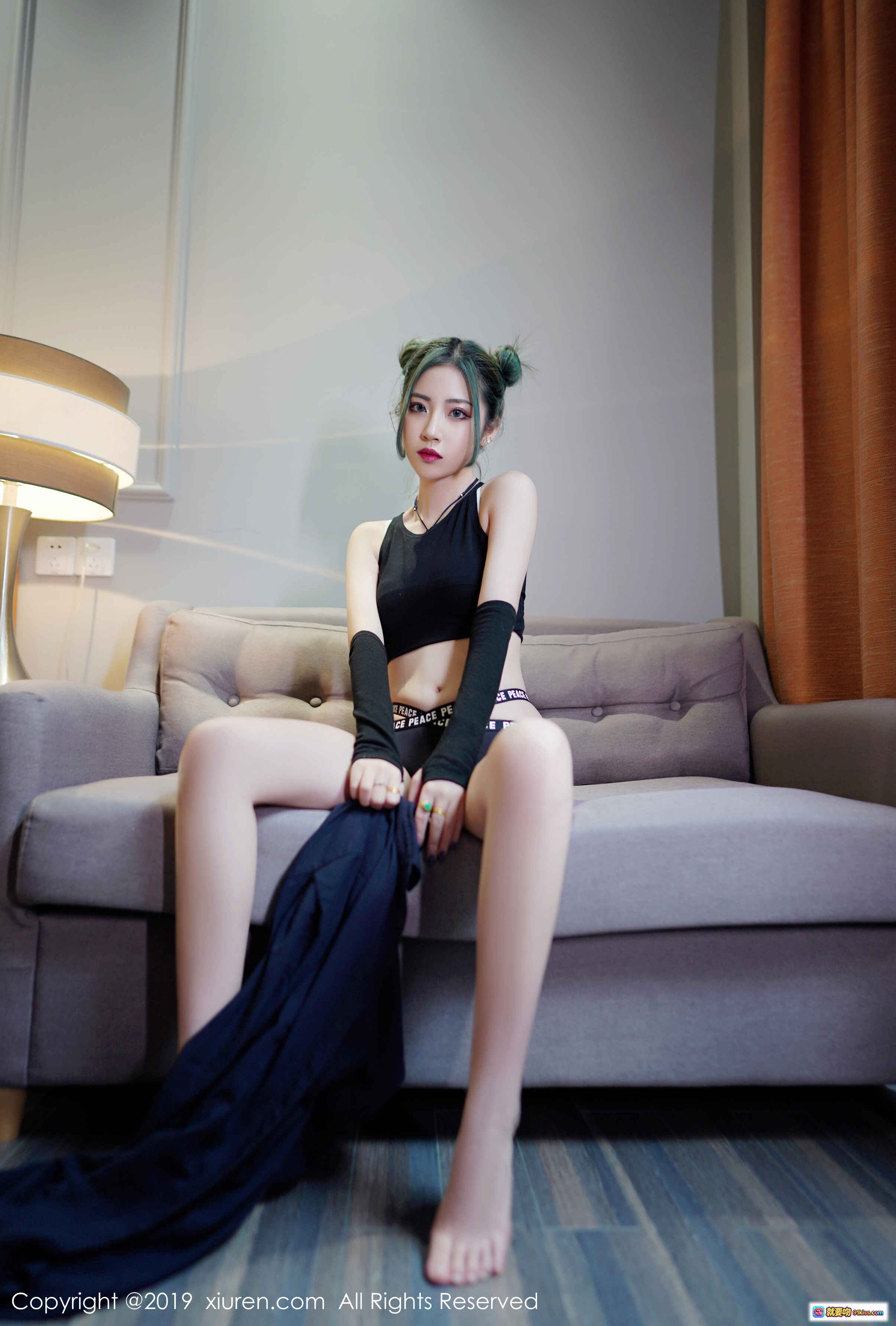 图片[4] - 贾诗晗浴室写真 | 黑色运动风穿搭 | 双丸子头造型 | 红白浴缸场景 | 秀人网2019精选人像摄影 - 就要吻