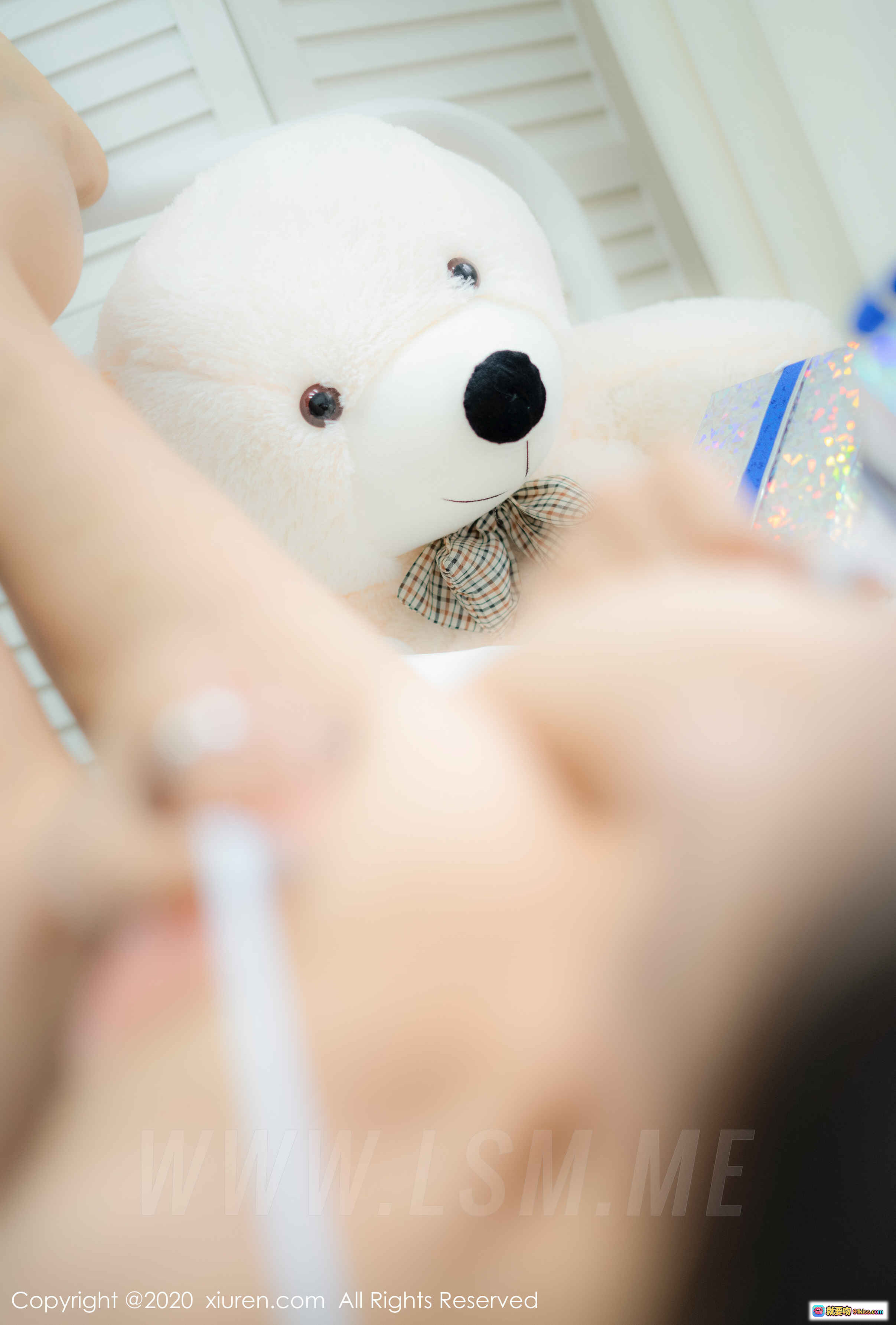 图片[10] - 周井空粉色针织毛衣私房写真 | 白色床品礼物盒温馨场景 | 秀人网No.1938高清美图 - 就要吻