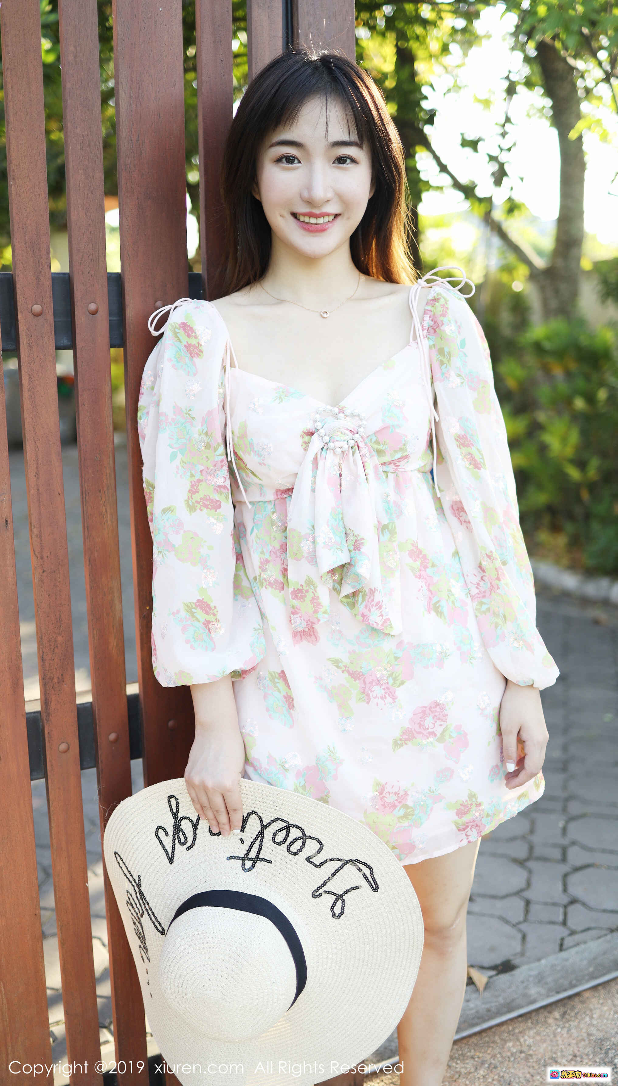 图片[9] - 艺儿拿铁镜前微笑写真 | 黄色T恤清新少女风 | XIUREN秀人网2019精选人像摄影 - 就要吻