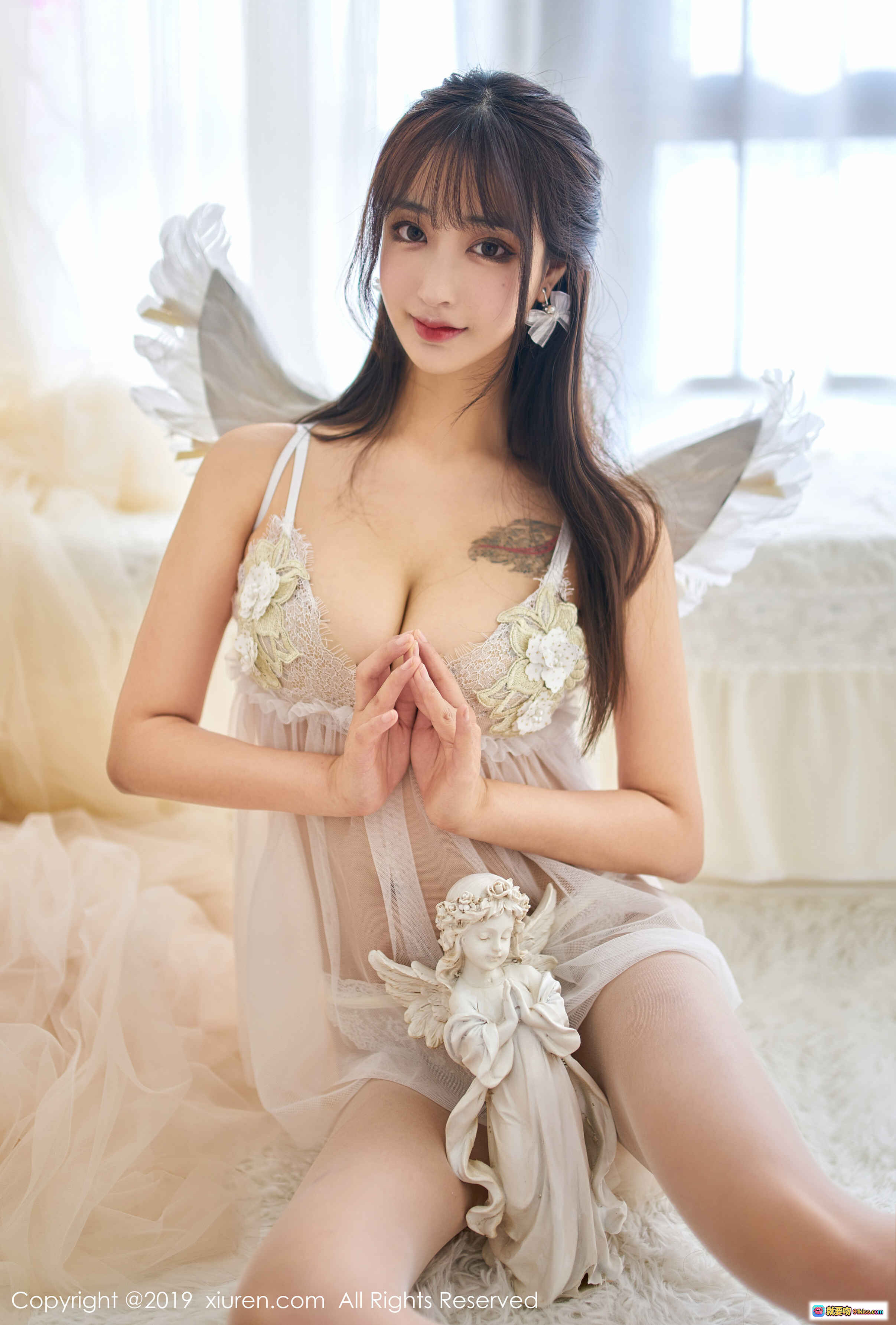 图片[4] - Betty林子欣天使翅膀蕾丝睡衣写真 | 秀人网2019.12.19 No.1867 | 甜美性感私房摄影 | 白色薄纱透视装 | 花艺背景柔美氛围 - 就要吻