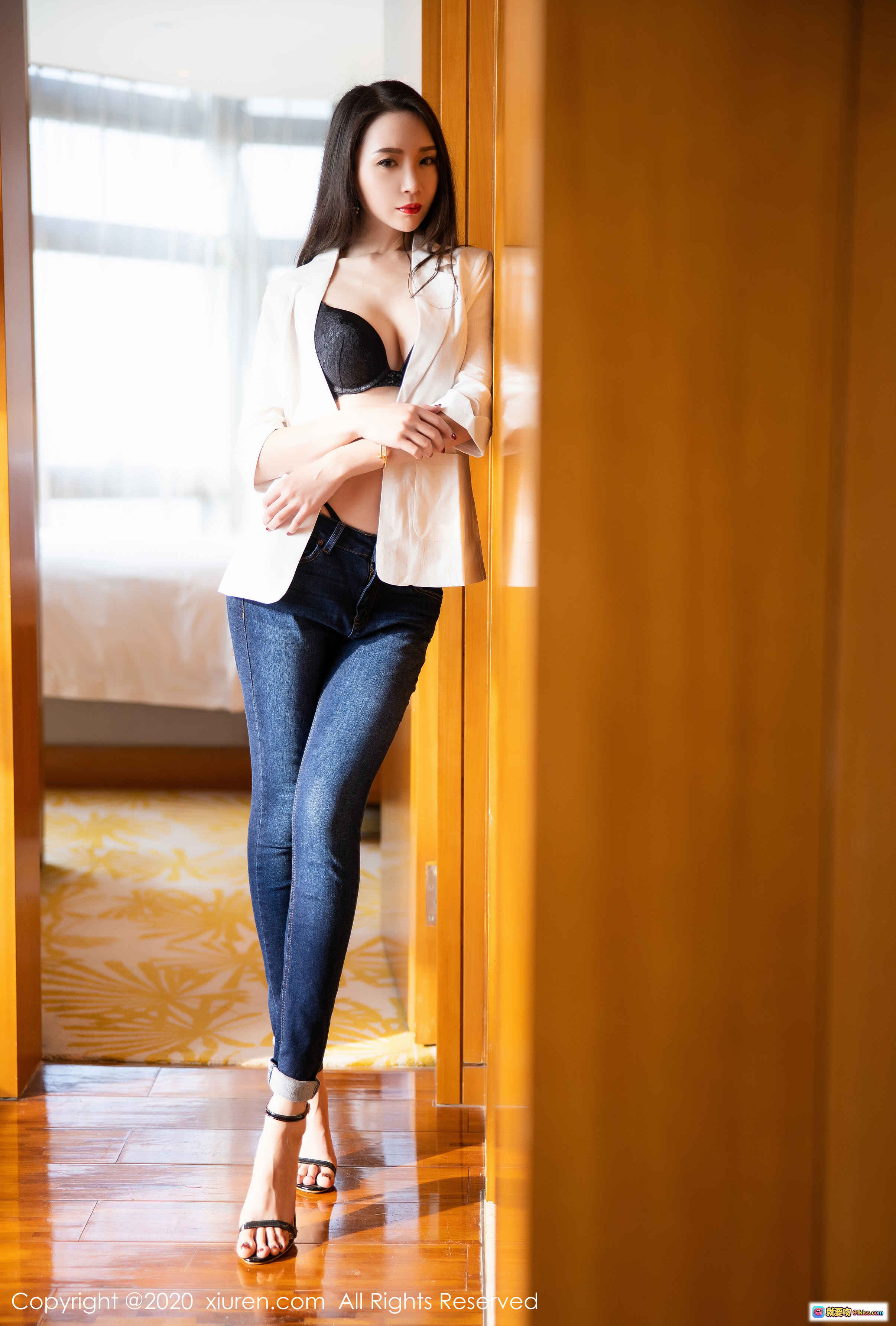 图片[8] - 梦心月优雅白西装搭配牛仔裤写真 | XIUREN秀人网2020.01.09 No.1913高清美图 - 就要吻