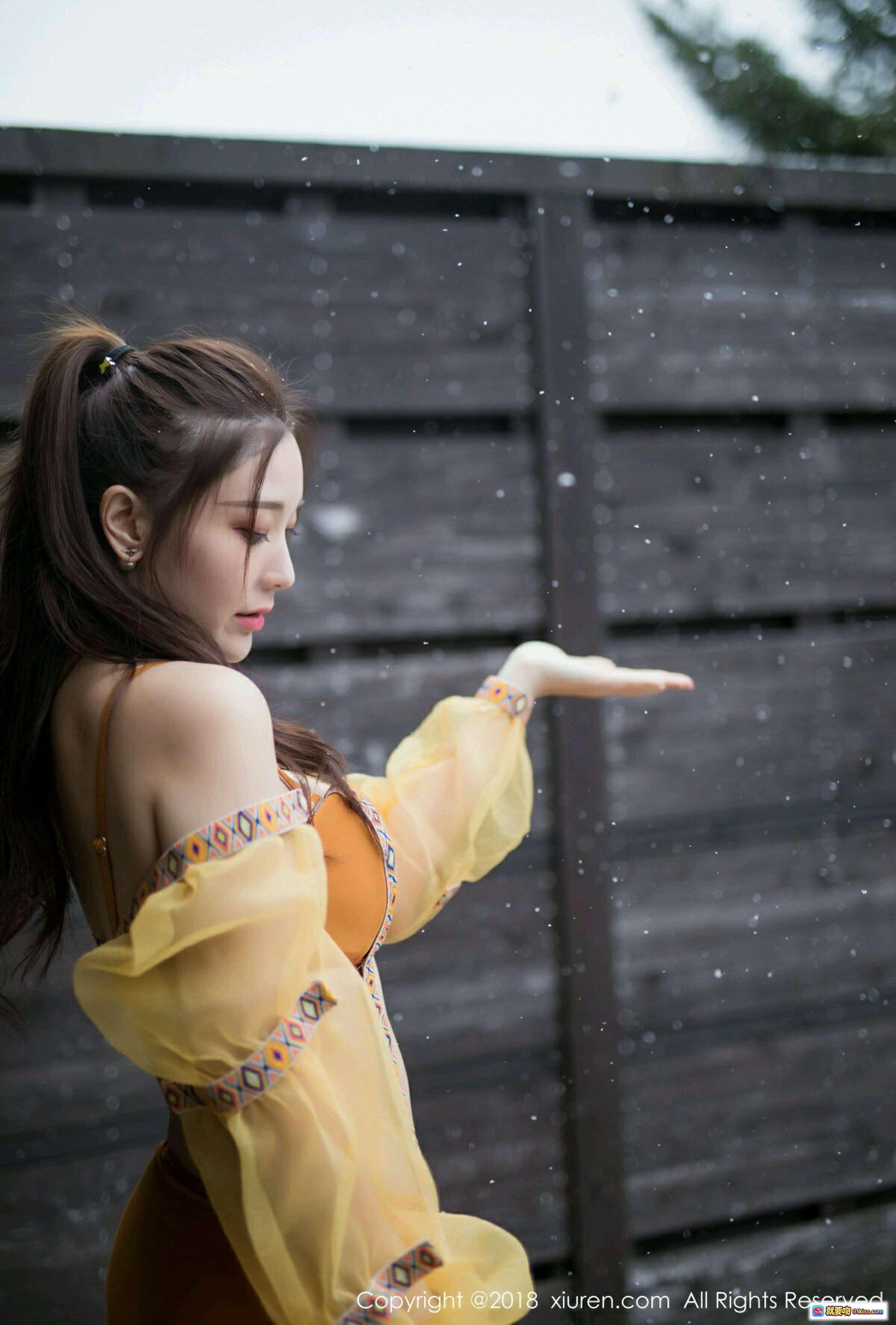 图片[10] - 淼淼萌萌哒温泉写真 | 白色泳衣美女 | 木质浴池私密场景 | 秀人网2018精选图集 - 就要吻