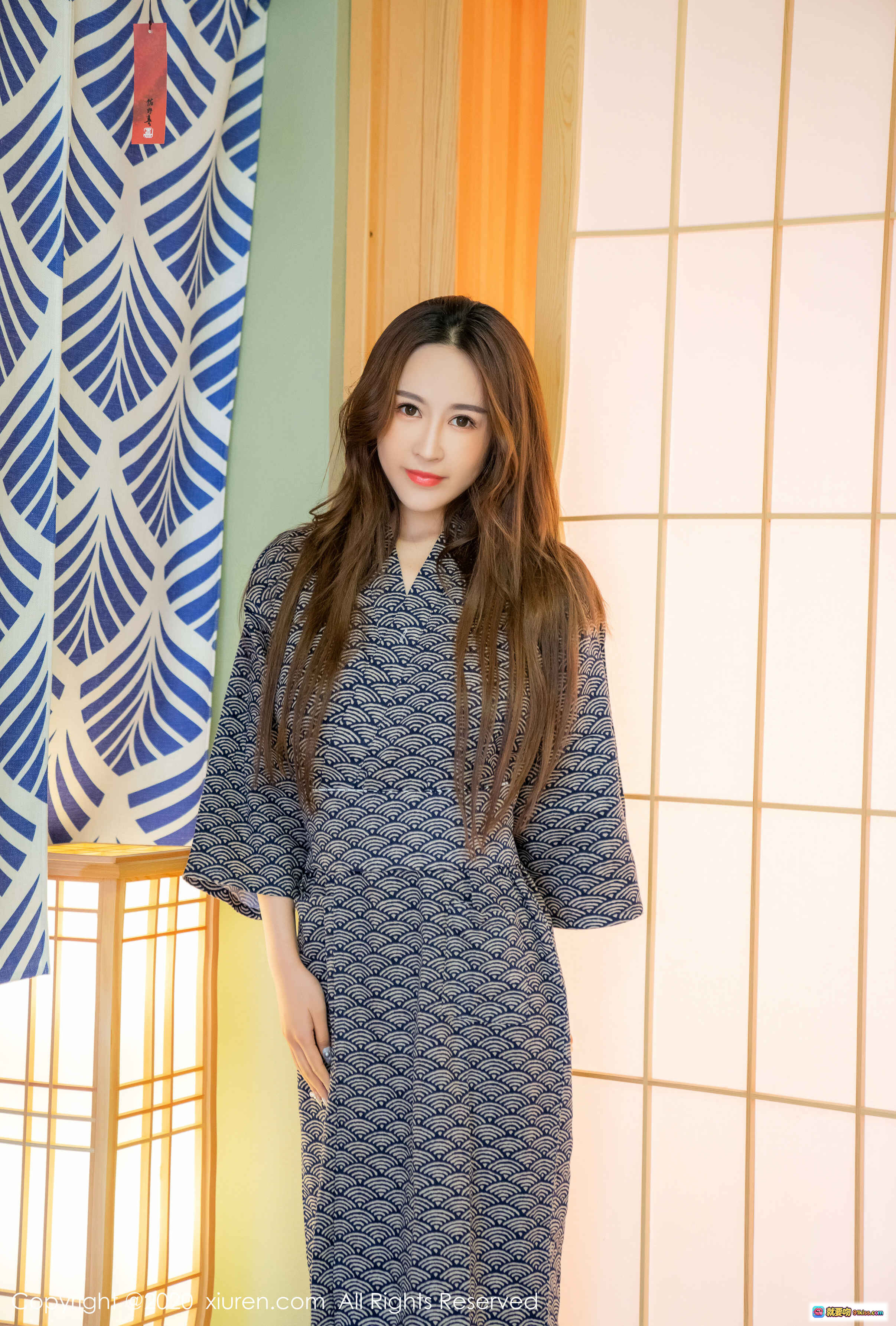 图片[9] - 周井空日式和风写真 | 蓝纹露肩裙+榻榻米茶道场景 | 优雅品茗姿态 | 秀人网2020精选高清图集 - 就要吻