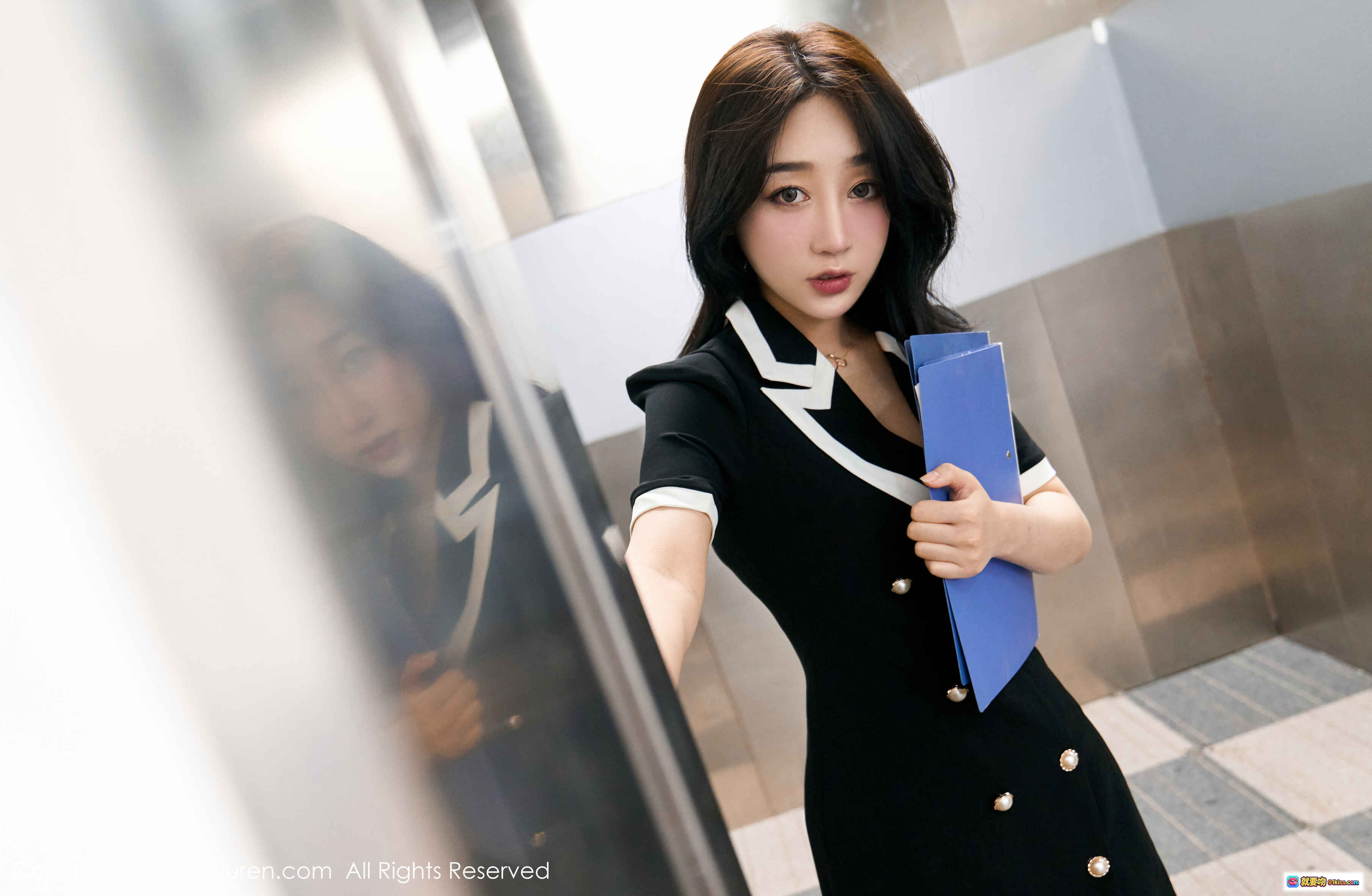 图片[4] - 九月生办公室黑裙OL写真 | 优雅职场风 | 白领制服诱惑 | 丝袜美腿 | 秀人网高清图集 - 就要吻