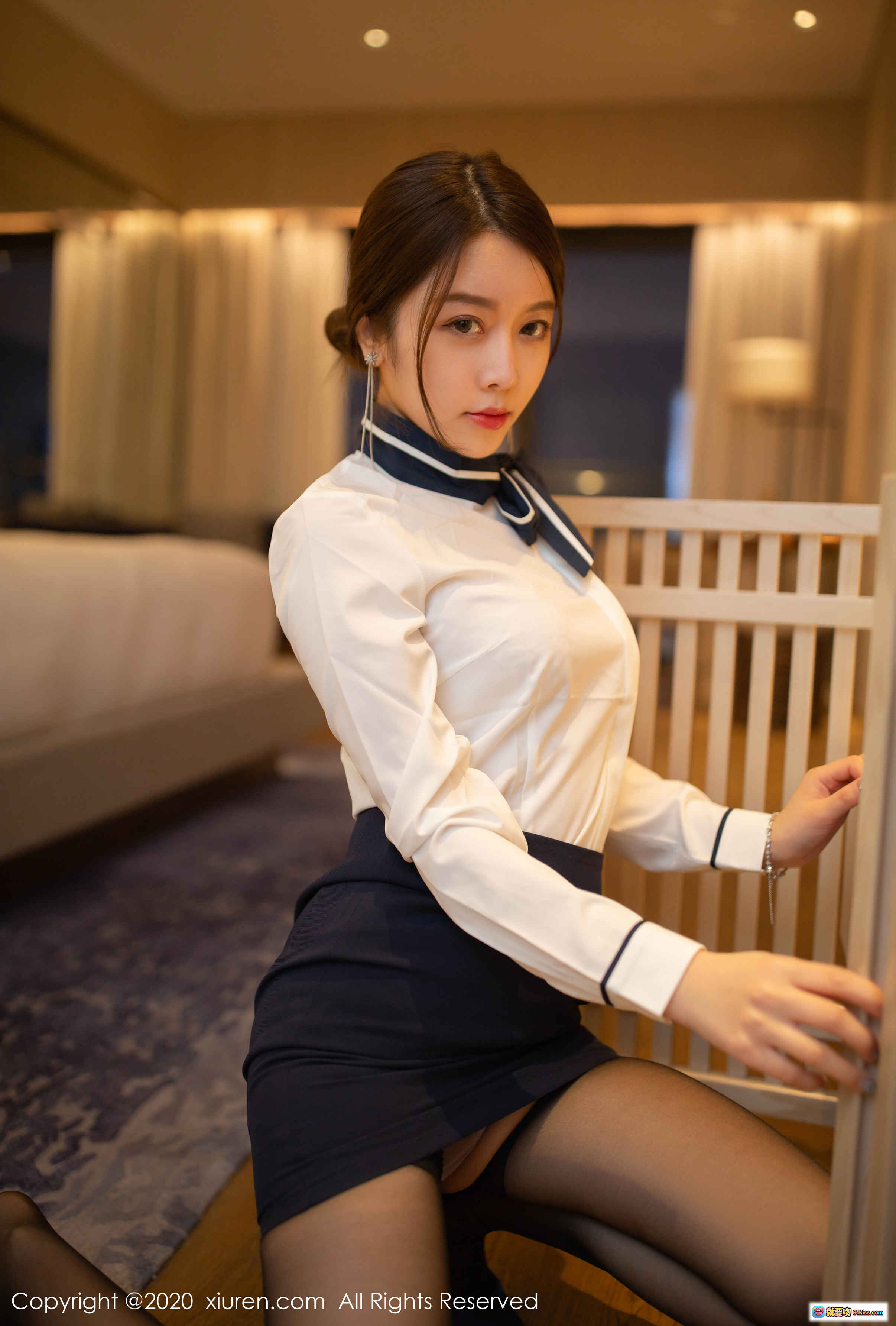 图片[9] - 夏诗雯Sally优雅制服写真 | 白衬衫黑短裙丝袜美腿 | 室内温馨场景高清摄影 | XIUREN秀人网2020.05.20 No.2267 - 就要吻