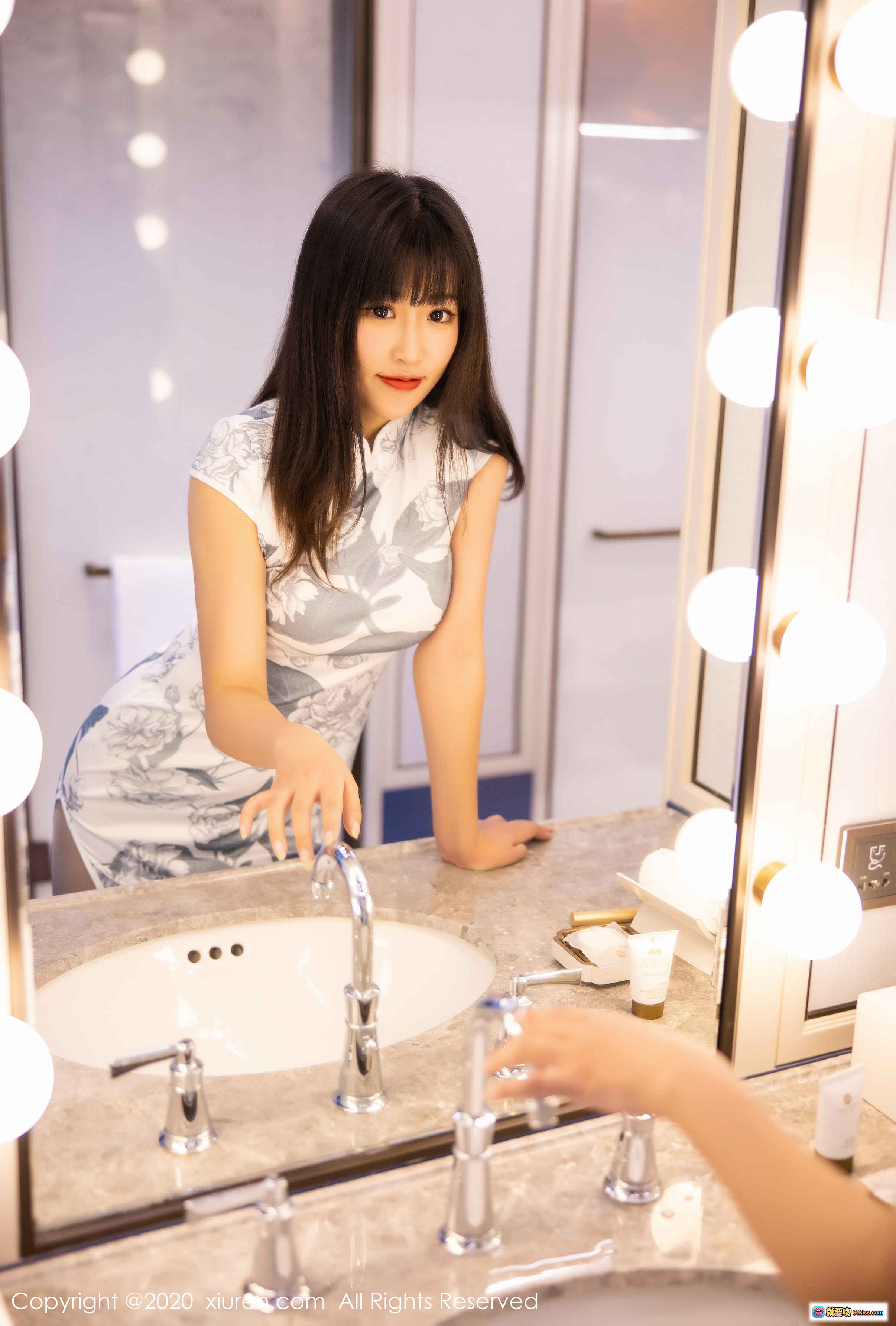 图片[9] - 童千艺cara旗袍写真｜浴室镜前优雅姿态｜XIUREN秀人网2020.05.04 No.2211高清美图 - 就要吻