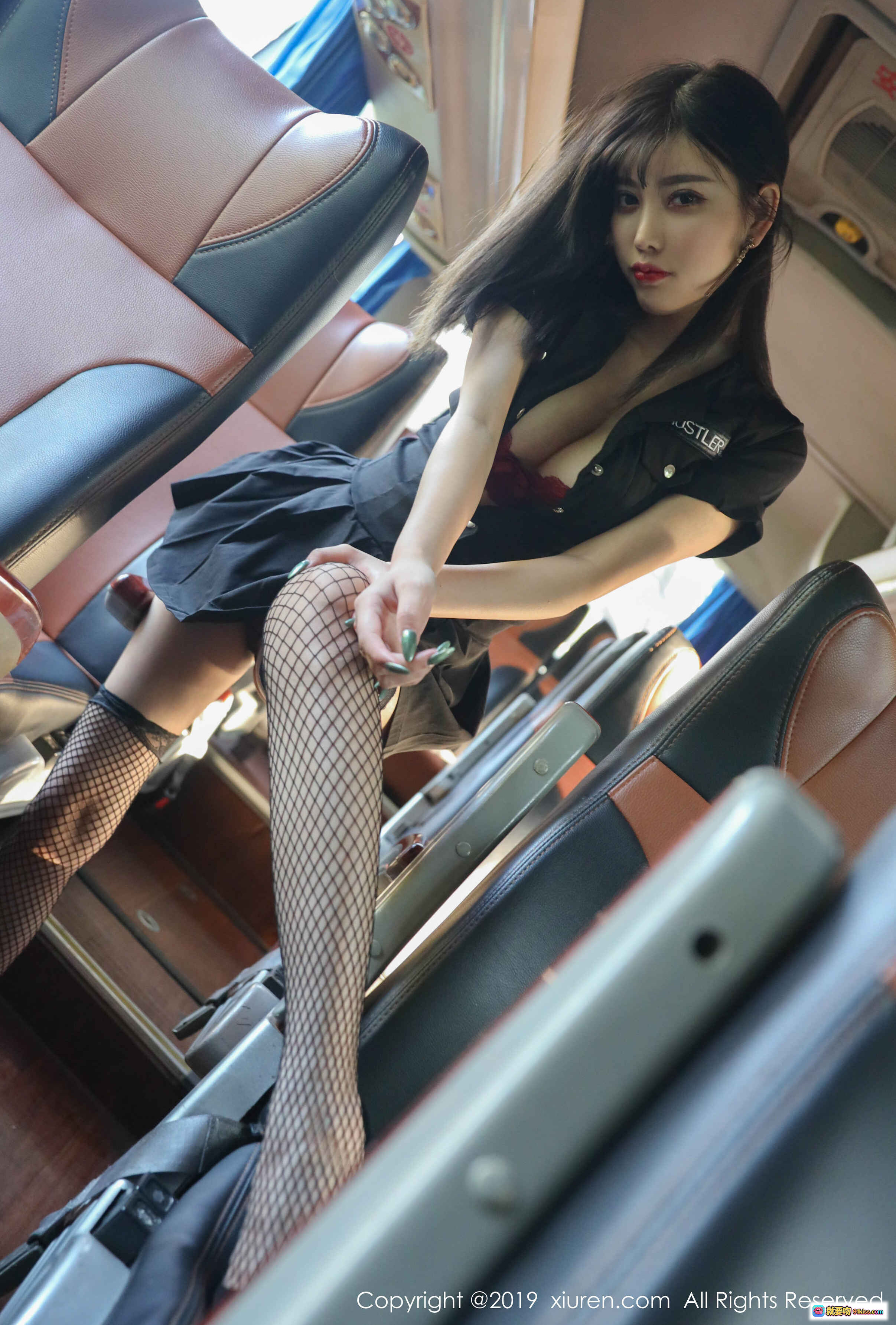 图片[8] - 杨晨晨sugar车内写真｜黑色短袖+渔网袜+深V造型｜秀人网No.1771性感私房照 - 就要吻