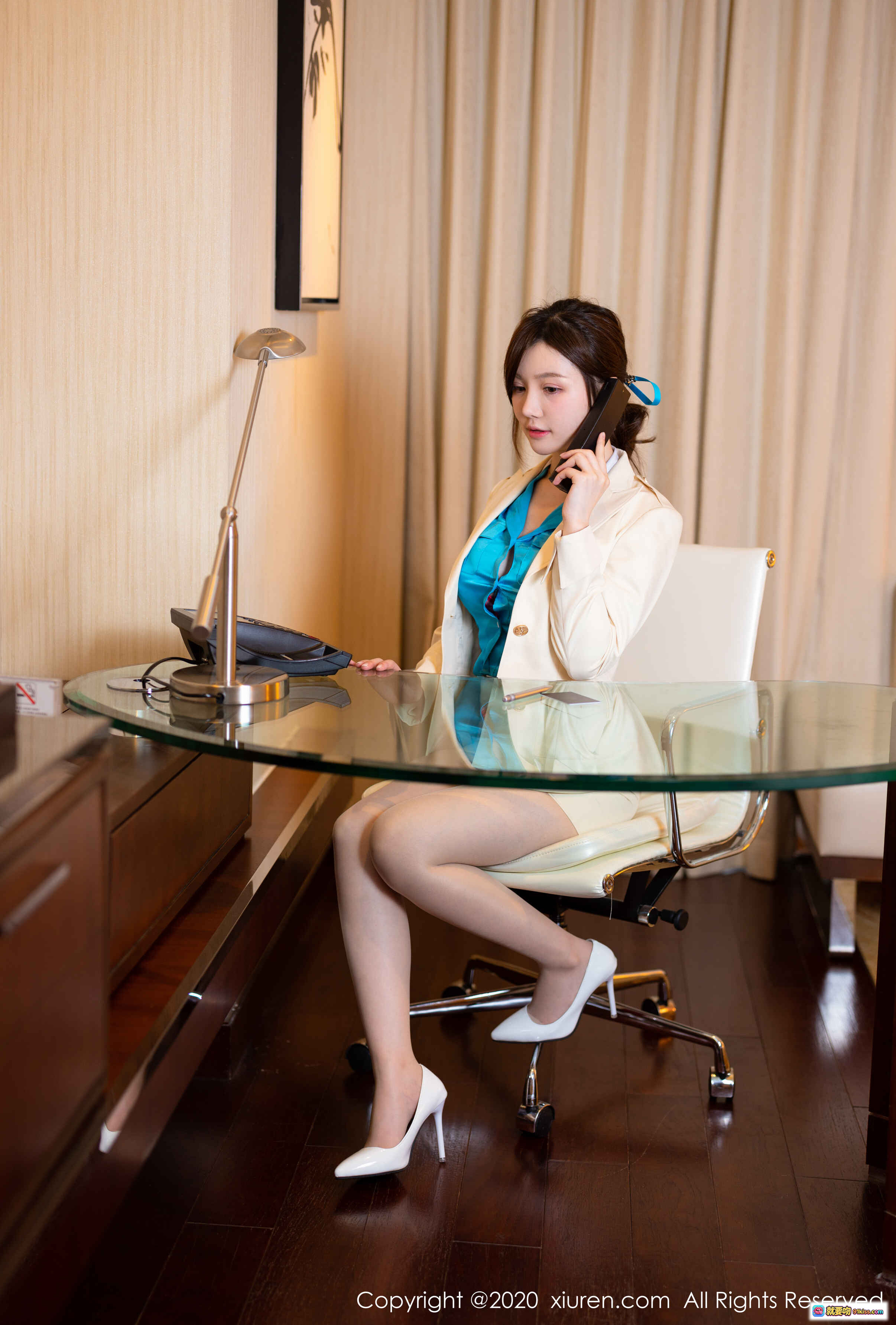 图片[8] - 糯美子Mini性感写真 | 蓝色制服高跟美腿 | 酒店床边私房照 | XIUREN秀人网2020.05.18 No.2255 - 就要吻