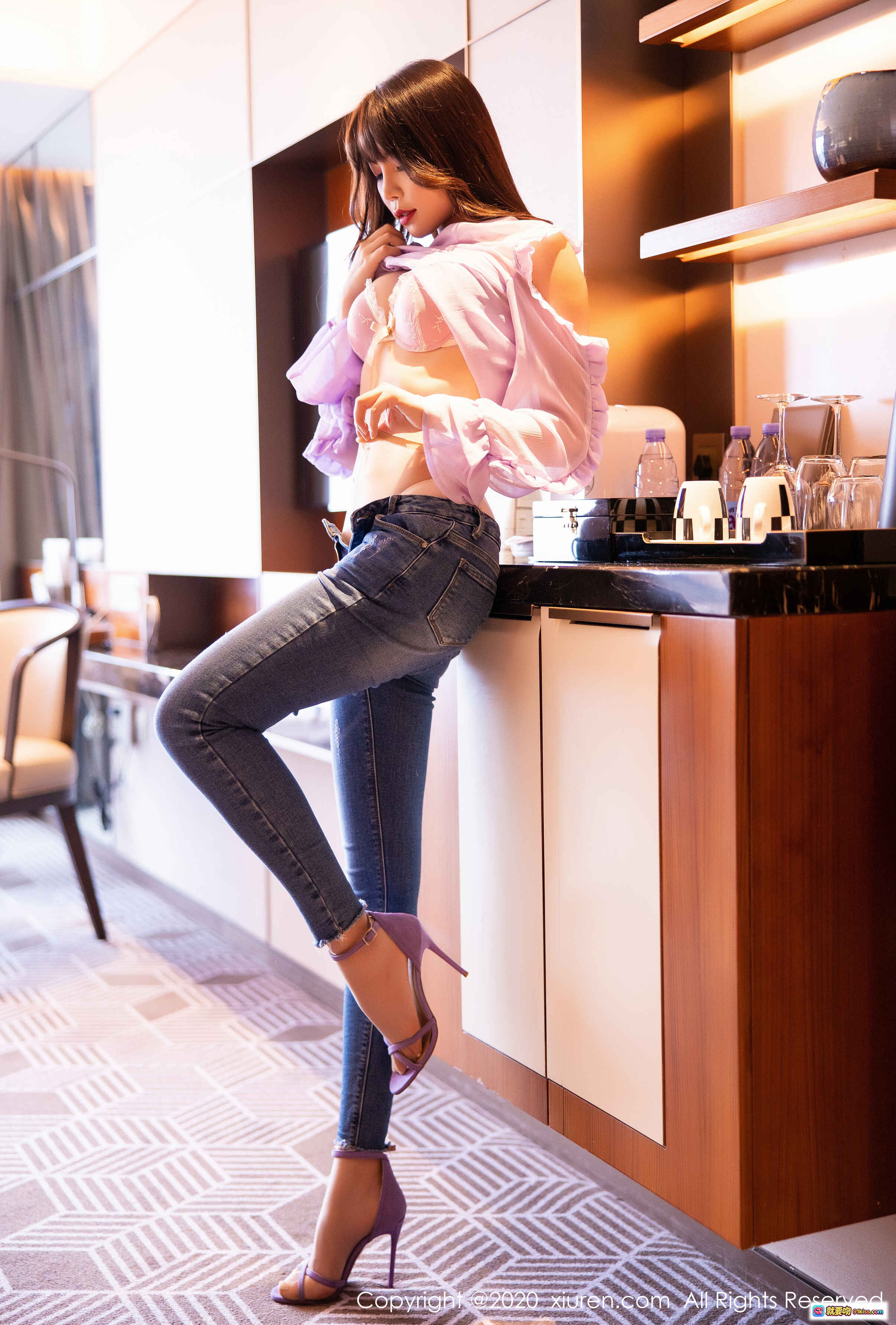 图片[6] - 芝芝Booty紫色荷叶边露肩衬衫搭配紧身牛仔裤写真 – XIUREN秀人网2020.04.20 No.2171高清美图 - 就要吻