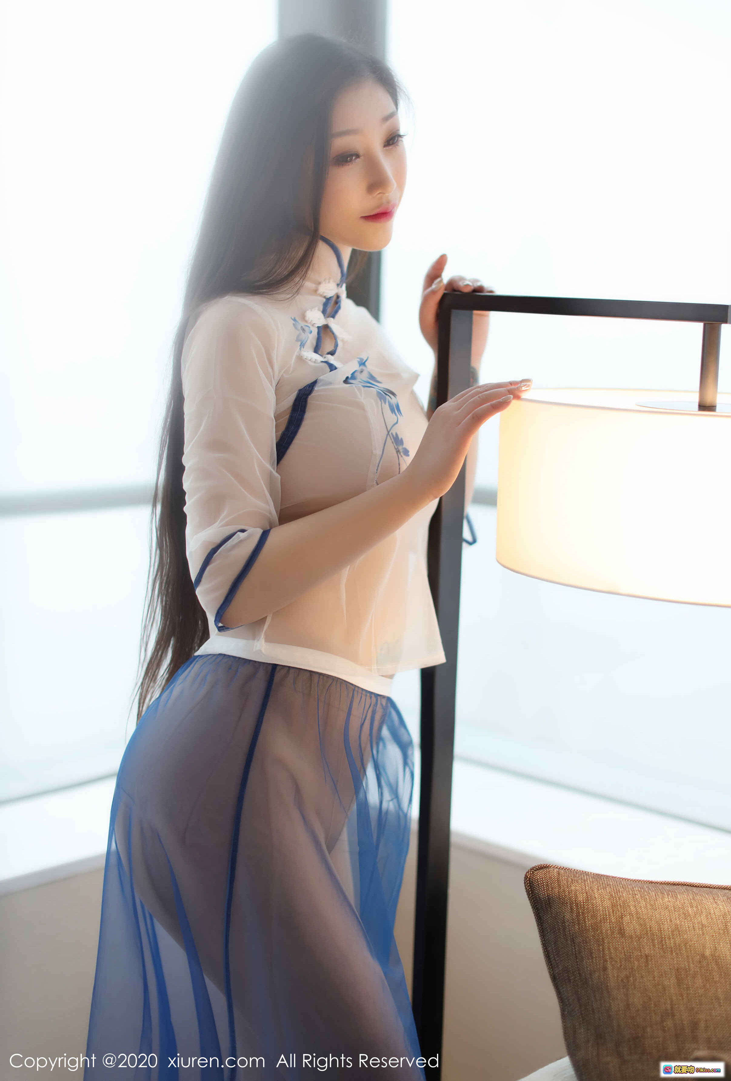 图片[3] - 妲己_Toxic | XIUREN秀人网2020.01.03 No.1902 | 透视旗袍写真 | 蓝白搭配 | 优雅性感 | 窗边柔光人像 - 就要吻