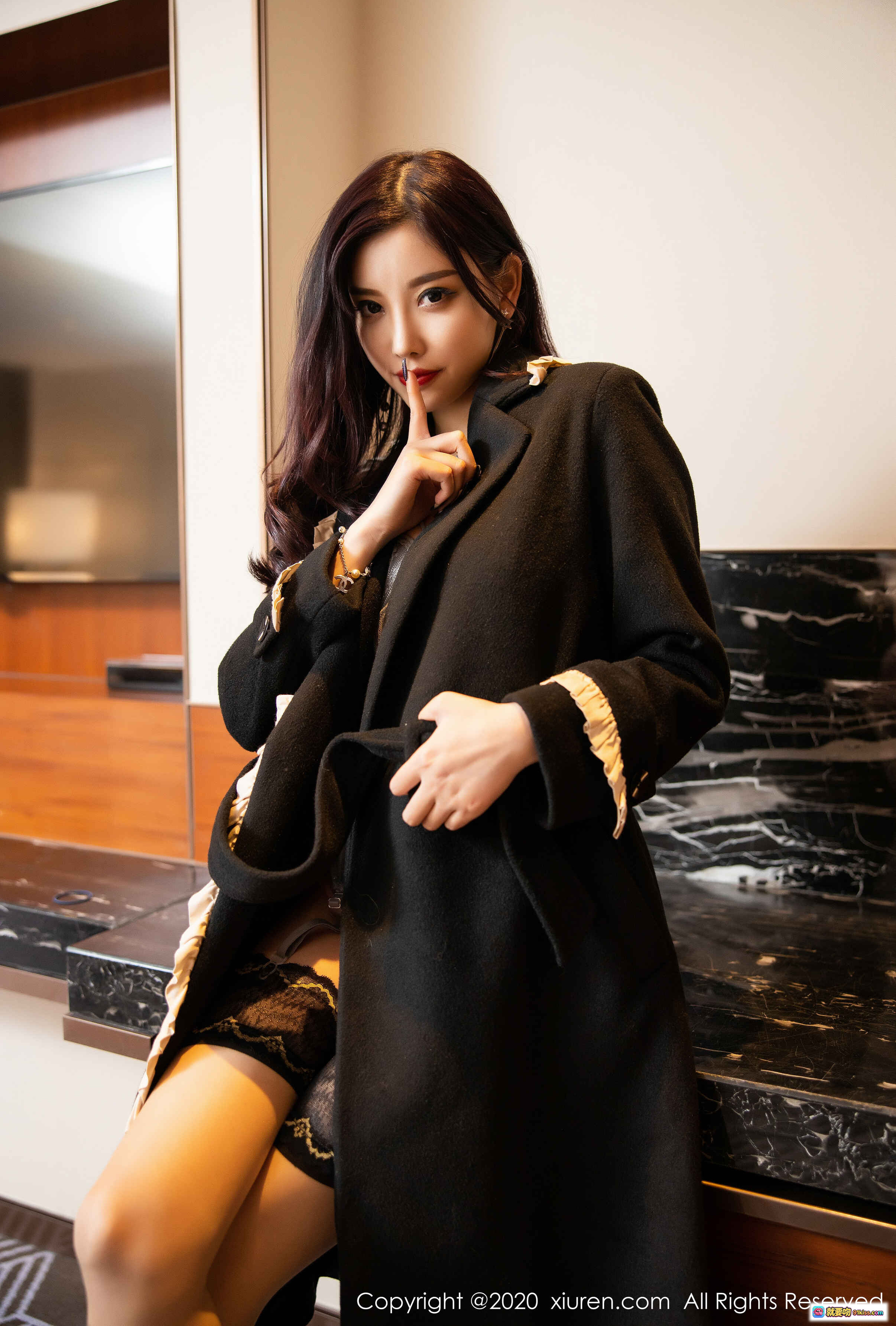 图片[10] - 晨晨sugar性感蕾丝内衣写真｜黑丝高跟美腿诱惑｜优雅外套搭配私房大片｜XIUREN秀人网2020.03.11 No.2051 - 就要吻