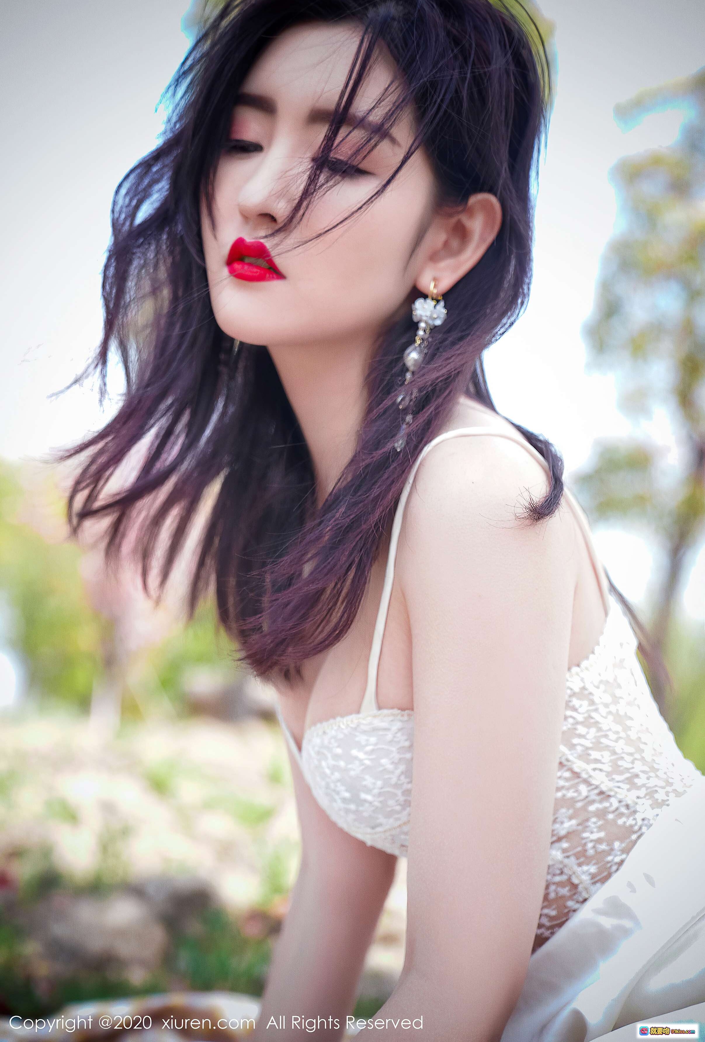 图片[6] - 沈梦瑶户外写真 | 白色蕾丝内衣 | 草地樱花背景 | 优雅性感姿态 | XIUREN秀人网2020精选 - 就要吻