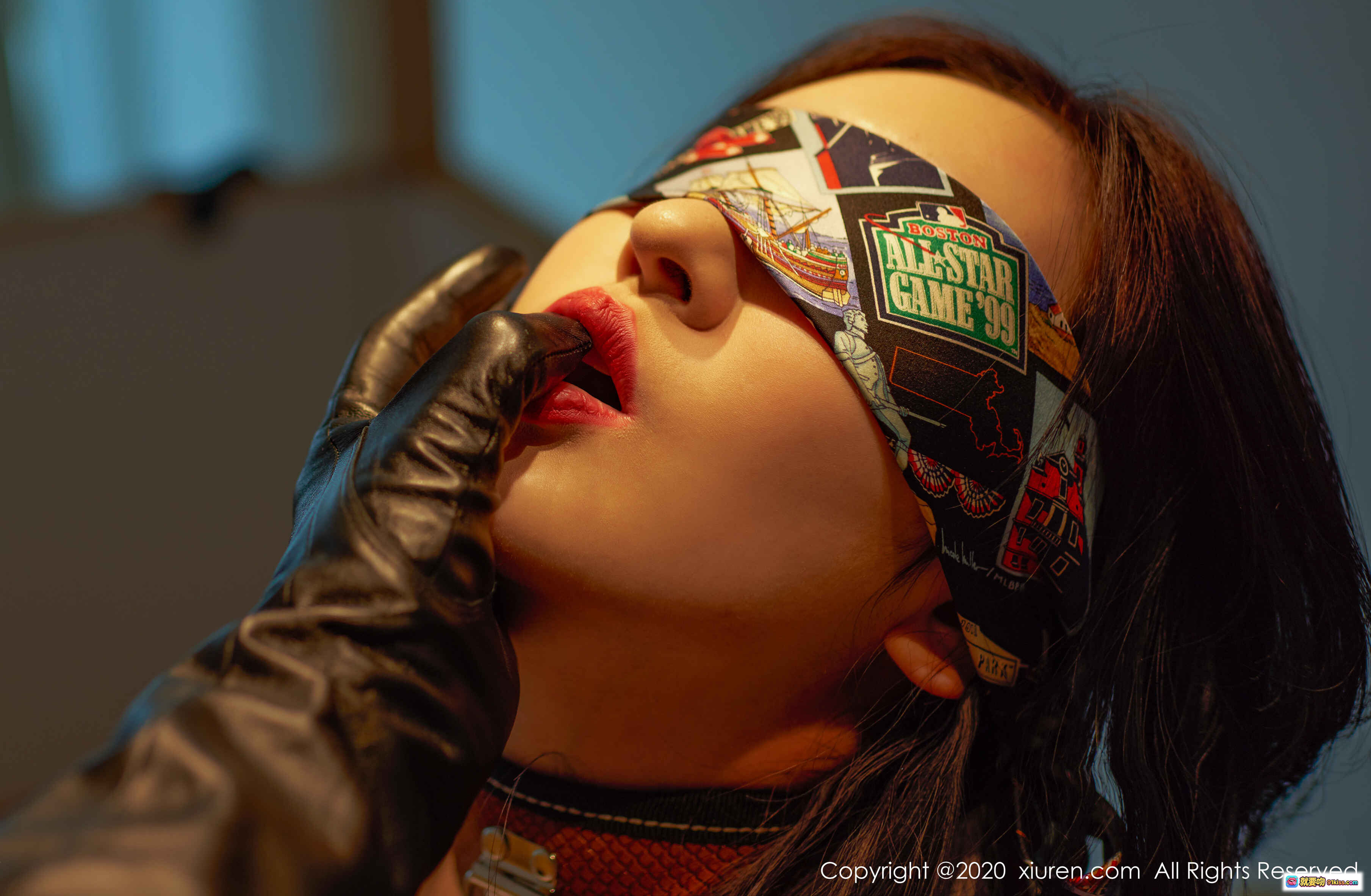 图片[8] - 沈梦瑶红色蕾丝内衣写真 – 皮手套调教链条束缚 – 秀人网2020.04.15 No.2157高清图集 - 就要吻