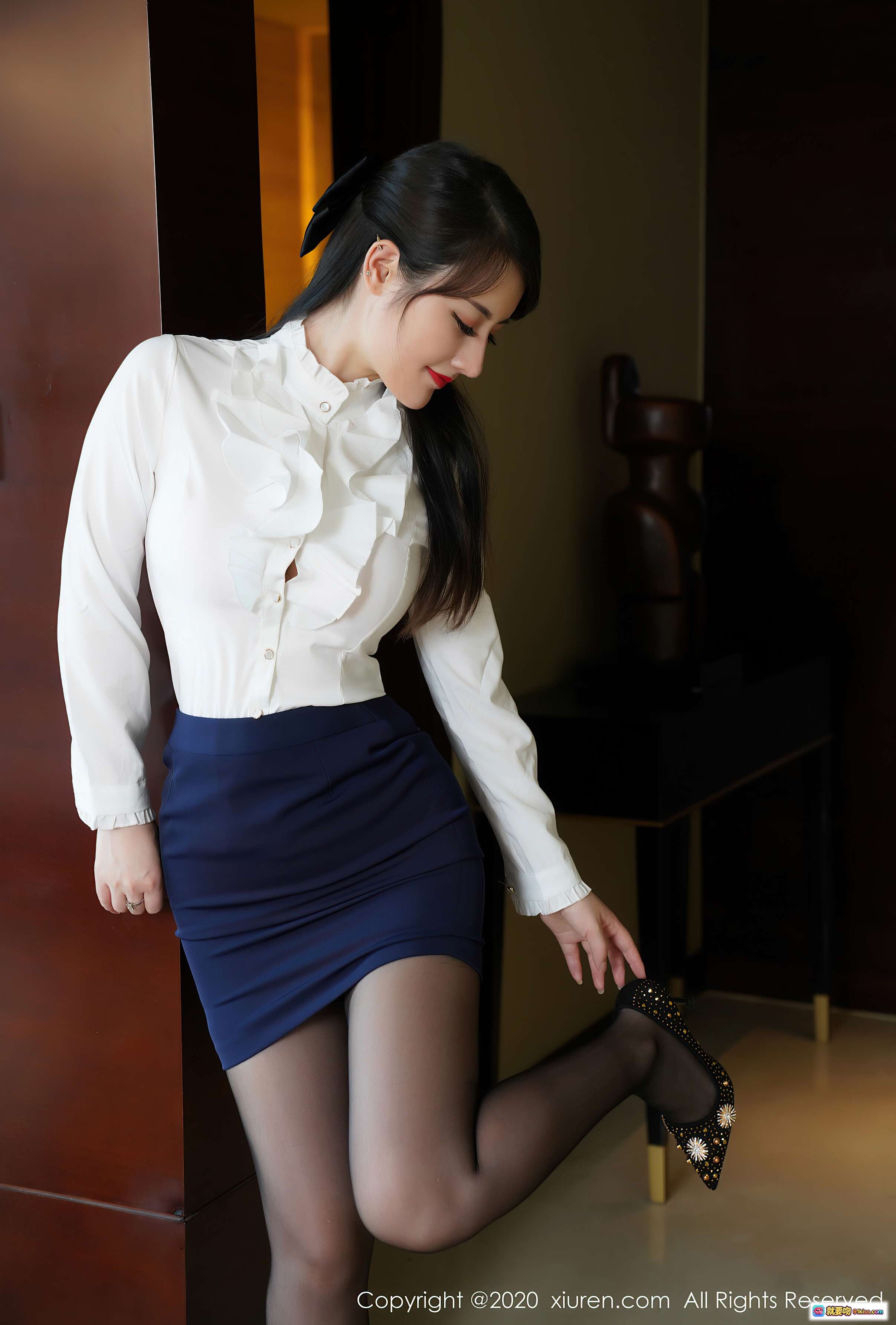 图片[10] - 诗诗kiki白色衬衫黑丝美腿性感写真 – XIUREN秀人网2020.08.13 No.2437高清图集 - 就要吻