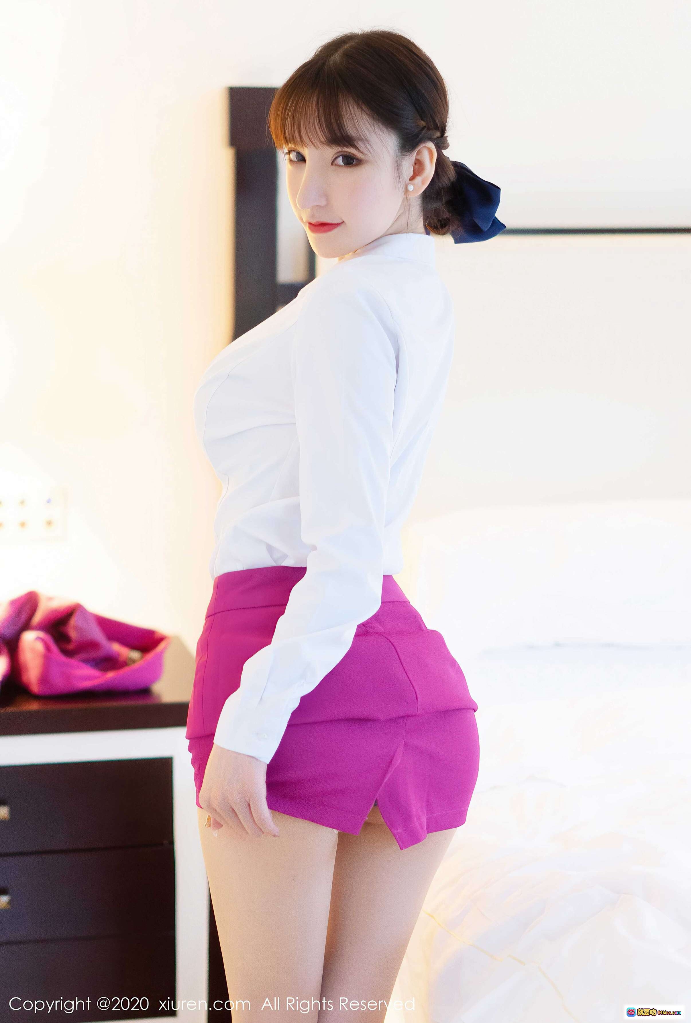 图片[2] - 周于希Sandy美足特写｜丝袜拉伸诱惑｜秀人网2020精选写真｜细腻肌肤与精致美甲细节 - 就要吻