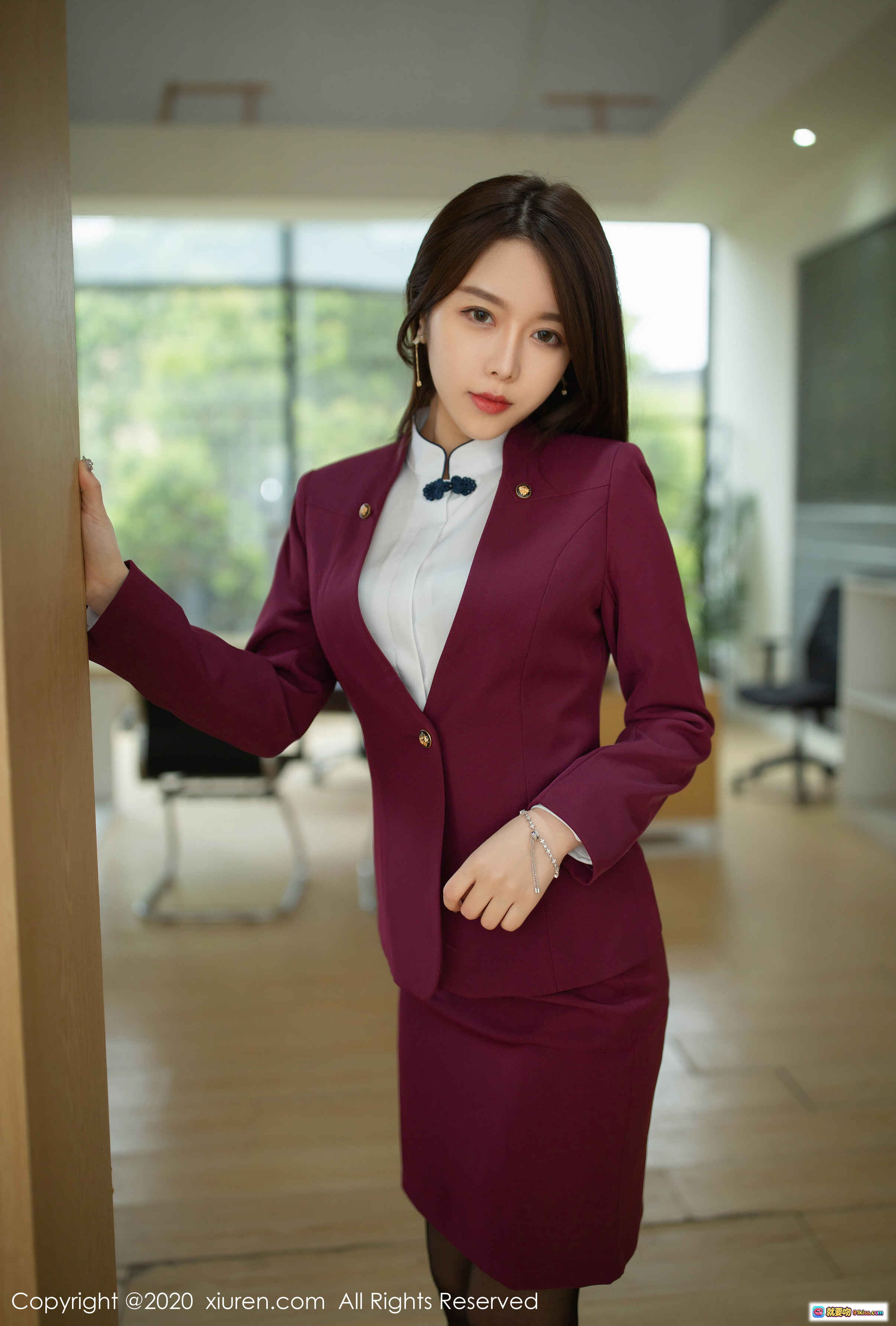 图片[9] - 夏诗诗Sally职场OL写真 | 紫色西装白衬衫优雅知性 | 办公室白板教学场景 | XIUREN秀人网2020.05.15 No.2251 - 就要吻