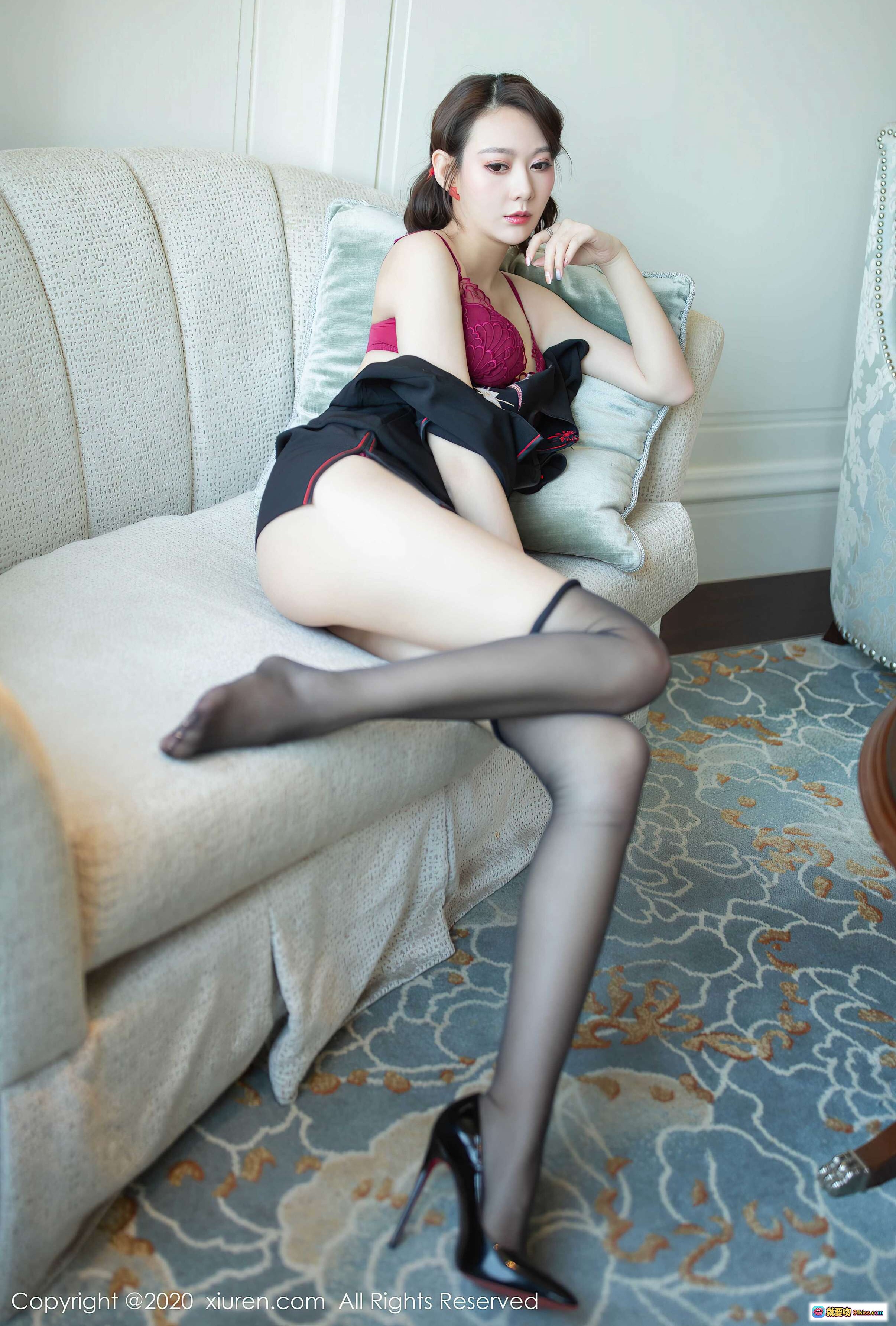 图片[5] - 艺轩黑旗袍红刺绣独角兽图案 穿黑色丝袜高跟鞋优雅蹲姿写真 – XIUREN秀人网2020.07.28 No.2379 - 就要吻