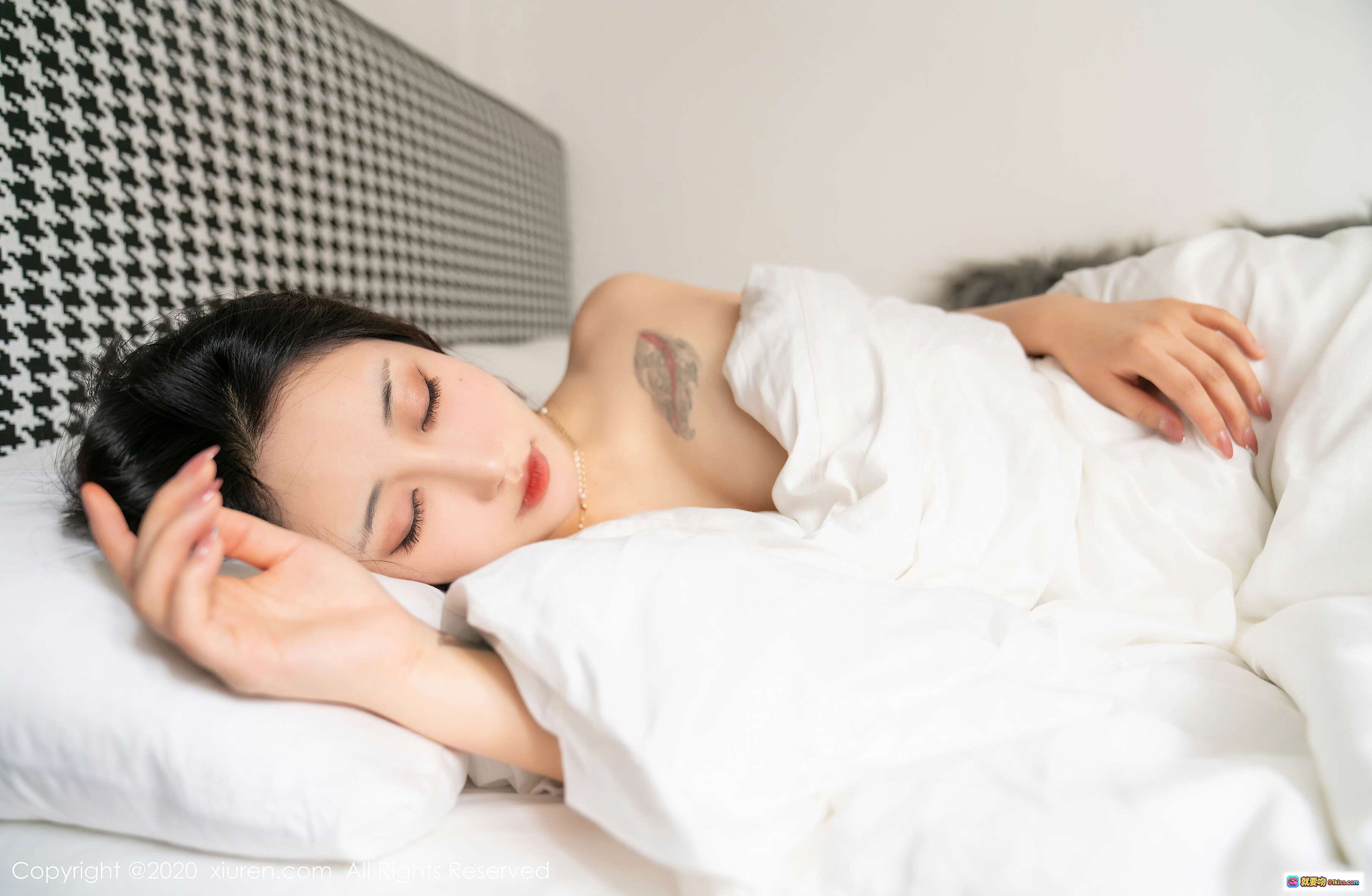 图片[5] - 林子欣Freya紫裙黑丝红高跟优雅坐姿写真 | XIUREN秀人网2020.08.07 No.2419 - 就要吻