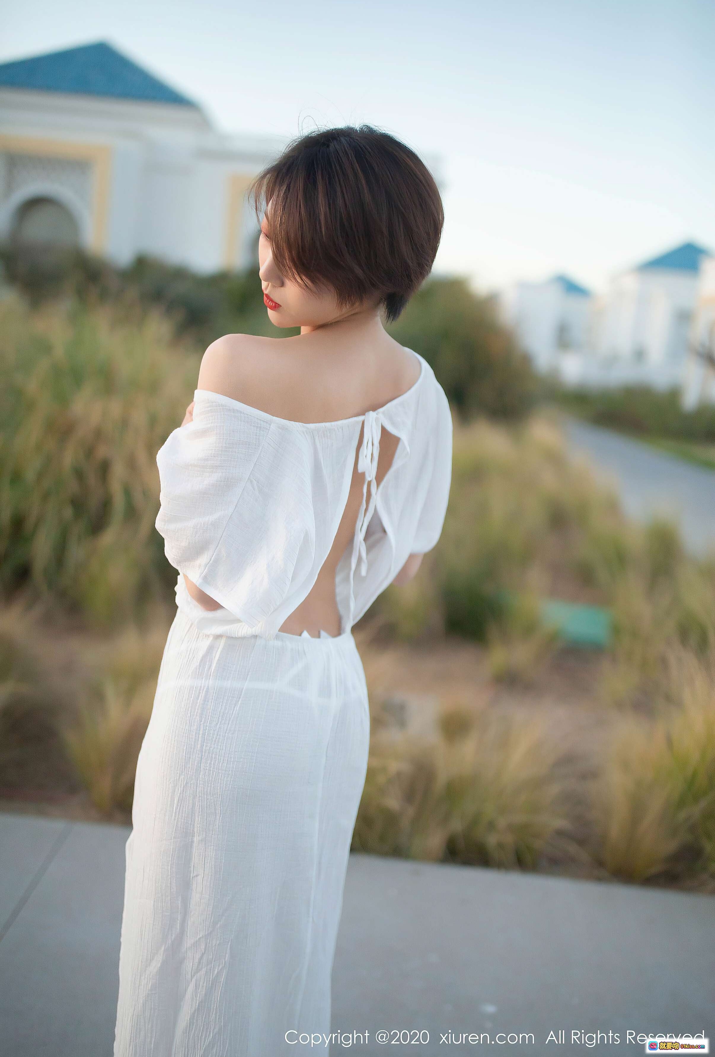 图片[6] - 冯木木IRIS白色深V长裙性感写真 | 秀人网2020.08.04 No.2405 | 高清美腿外景摄影 - 就要吻