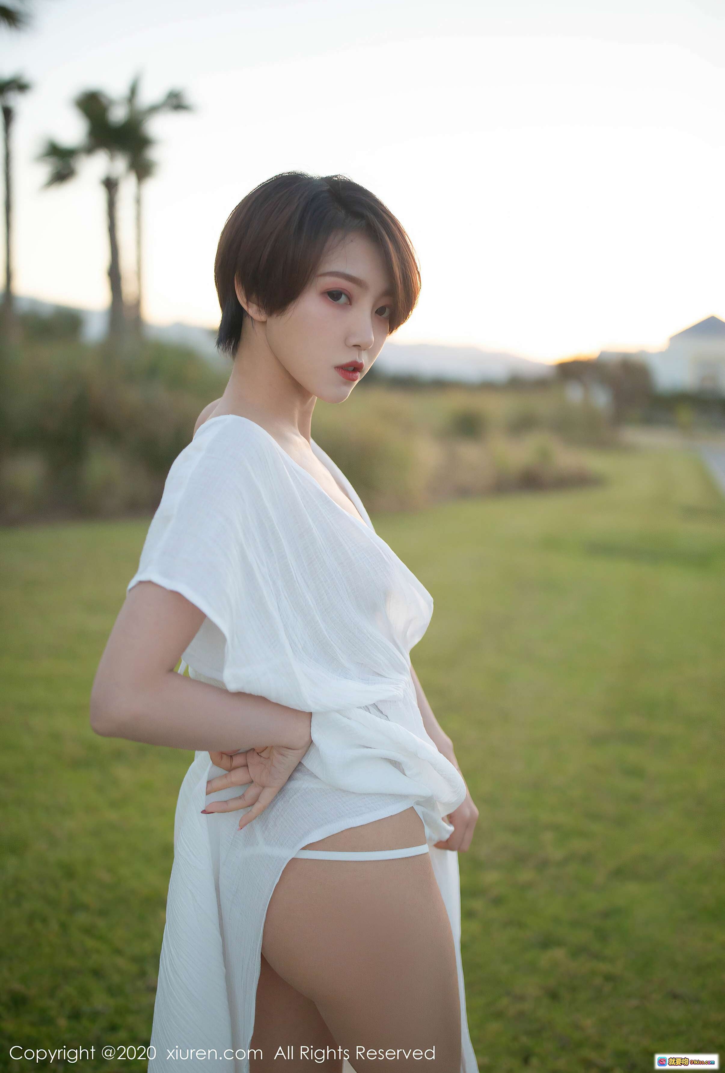 图片[7] - 冯木木IRIS白色深V长裙性感写真 | 秀人网2020.08.04 No.2405 | 高清美腿外景摄影 - 就要吻