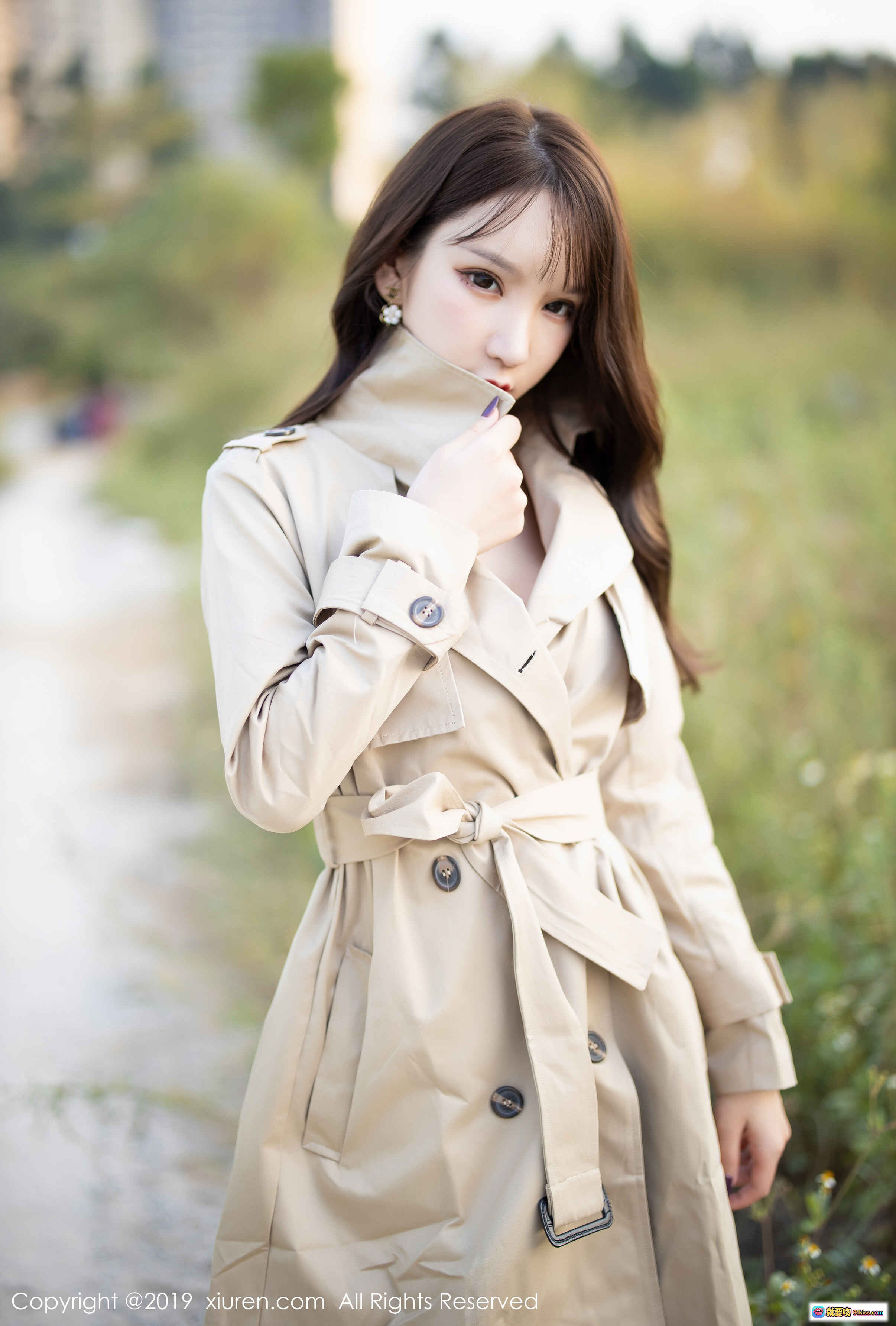 图片[4] - 周于希Sandy黑色蕾丝内衣搭配米色风衣户外写真 – 秀人网2019高清性感美图 - 就要吻