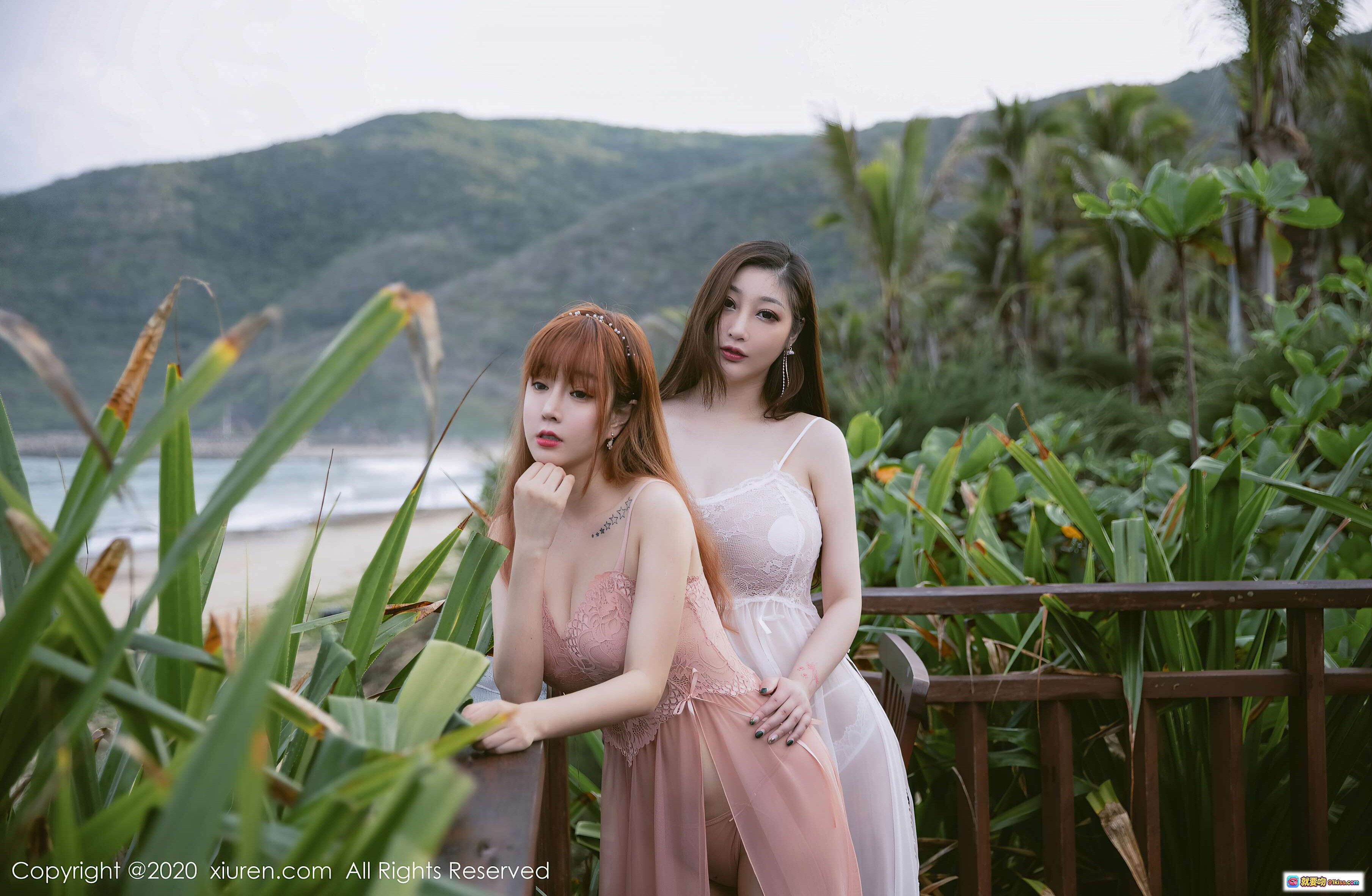 妲己王雨纯海边写真 | 秀人网2020.08.14 No.2444 | 粉色蕾丝吊带裙 | 热带植物背景 | 山海风光双人美拍 - 就要吻