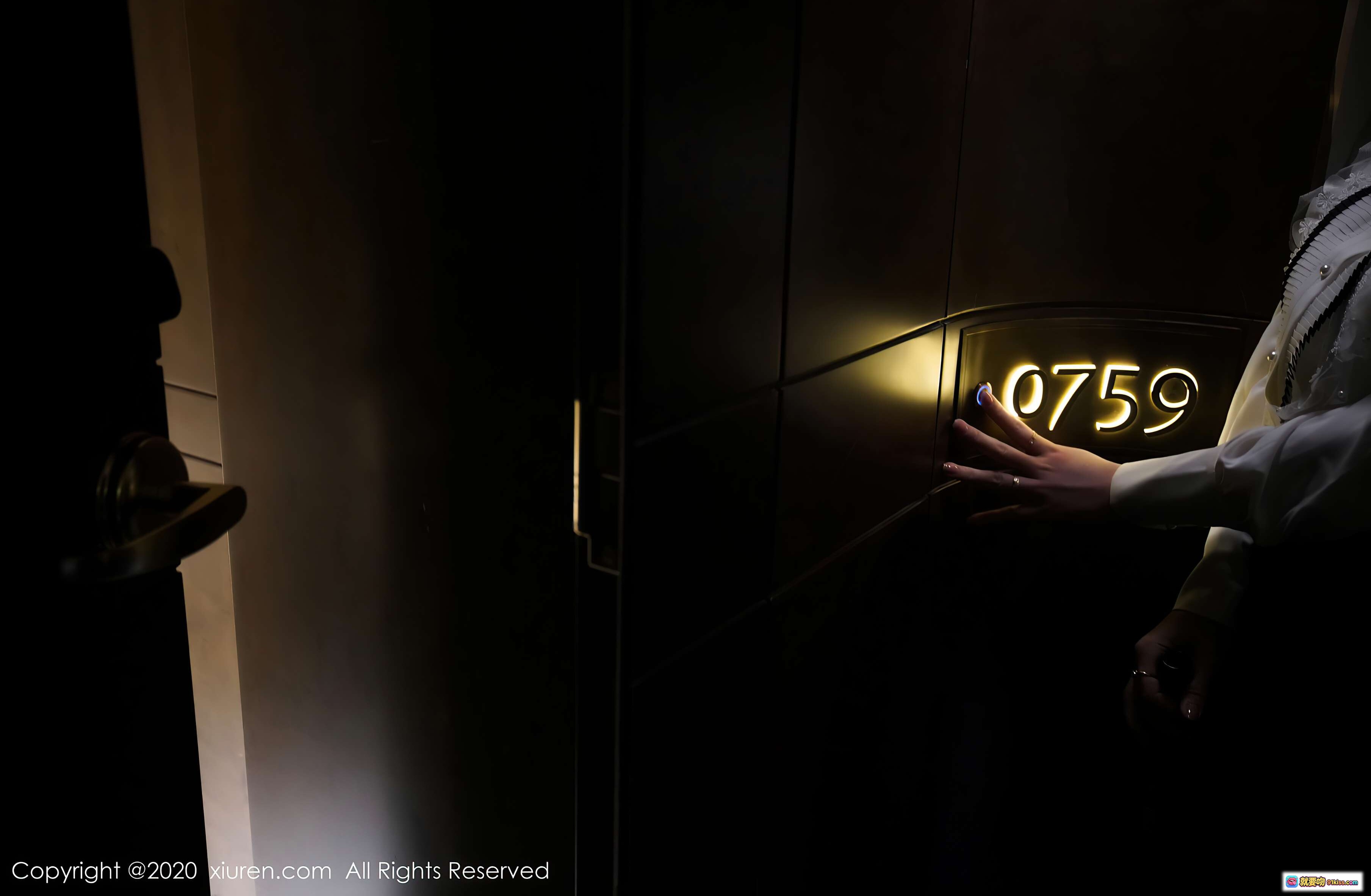 图片[4] - 周于希SANDY性感私房写真｜白色床品慵懒躺卧｜精致妆容红唇诱惑｜秀人网2020高质美图 - 就要吻