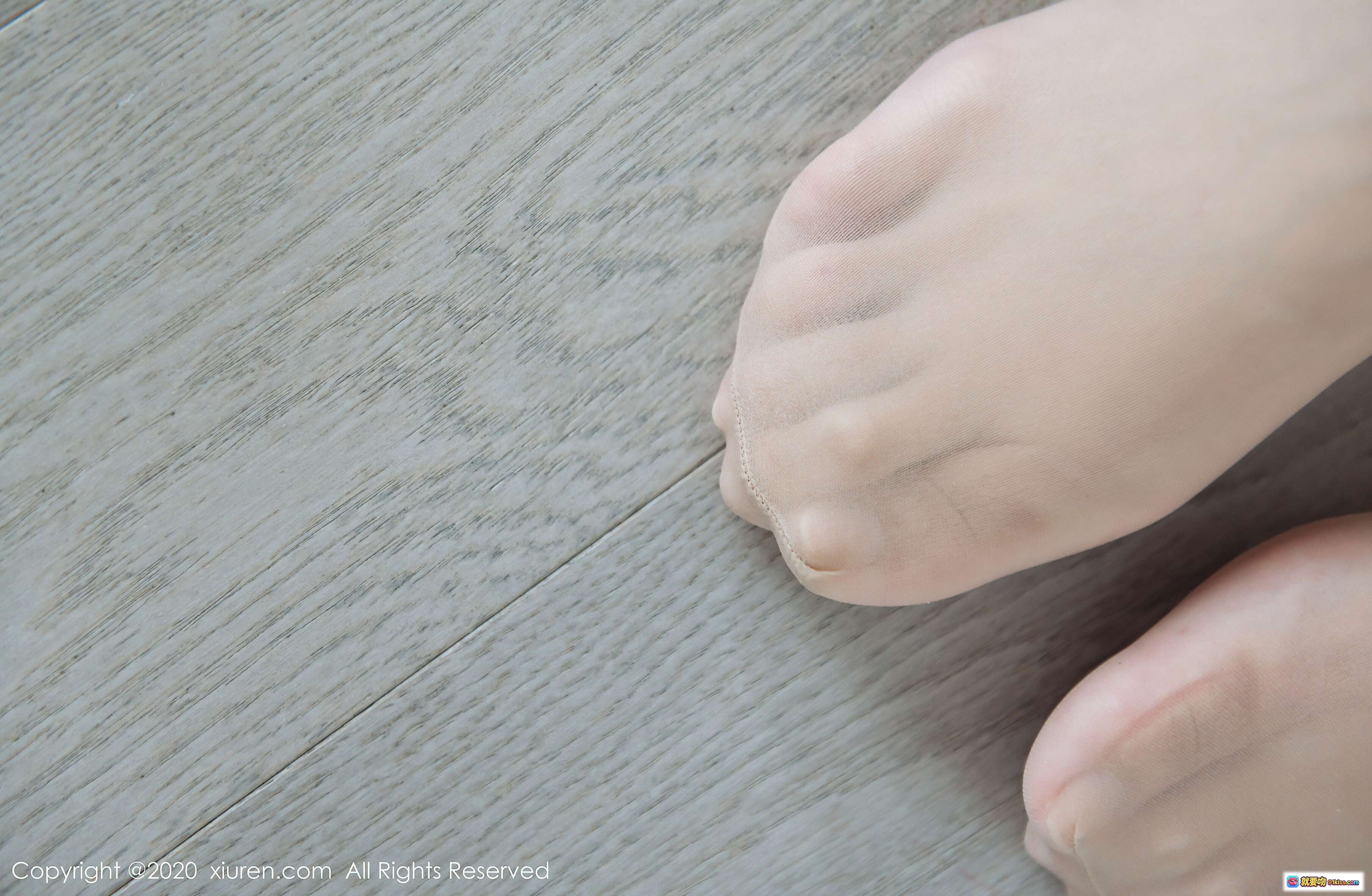 图片[5] - 可樂Vicky黑丝美腿写真 | XIUREN秀人网2020.07.07 No.2299 | 沙发慵懒风性感私房照 - 就要吻