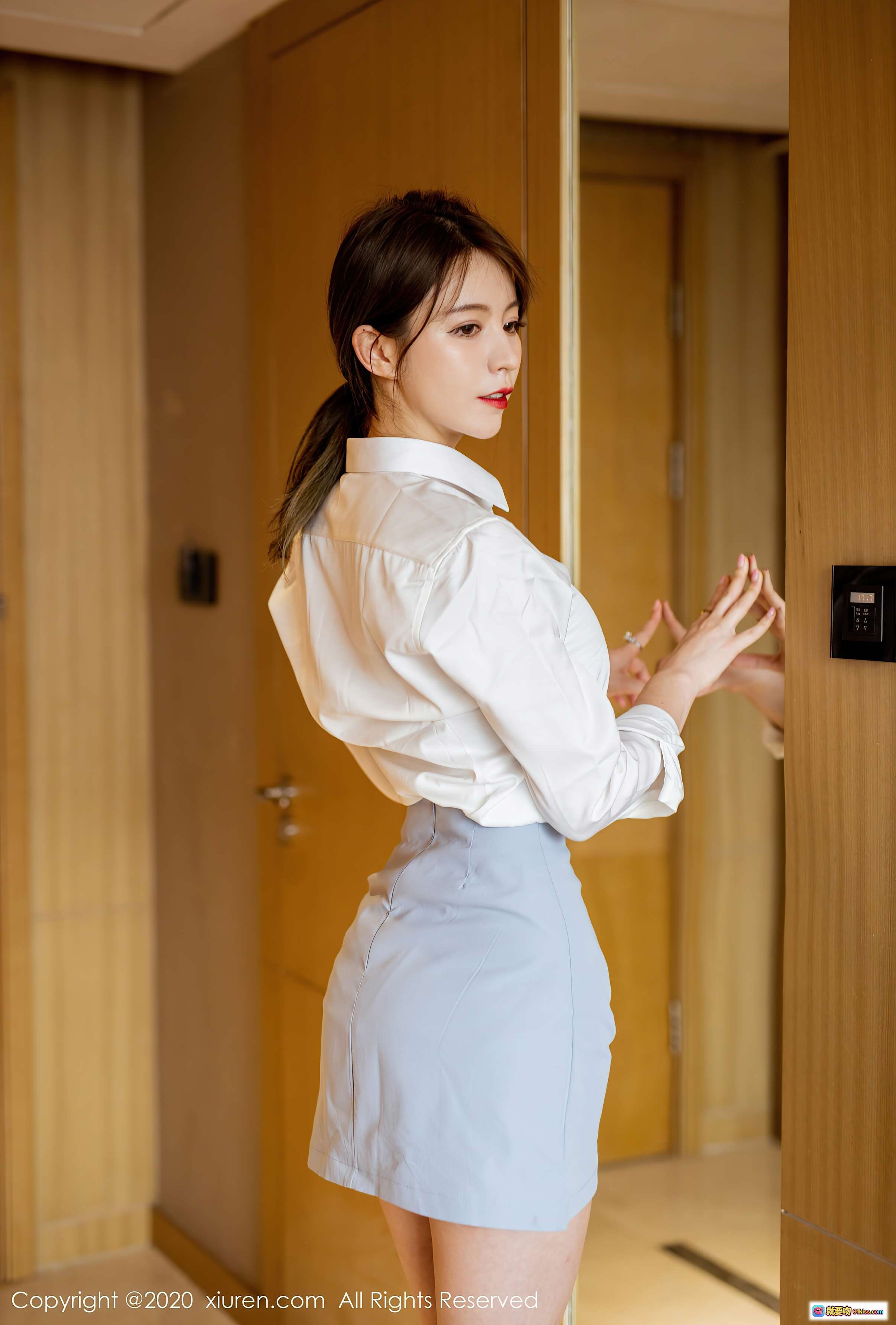 图片[10] - XIUREN秀人网2020.07.21 No.2350 yoo优优 白衬衫蓝短裙职场风性感写真 优雅气质室内人像摄影 - 就要吻