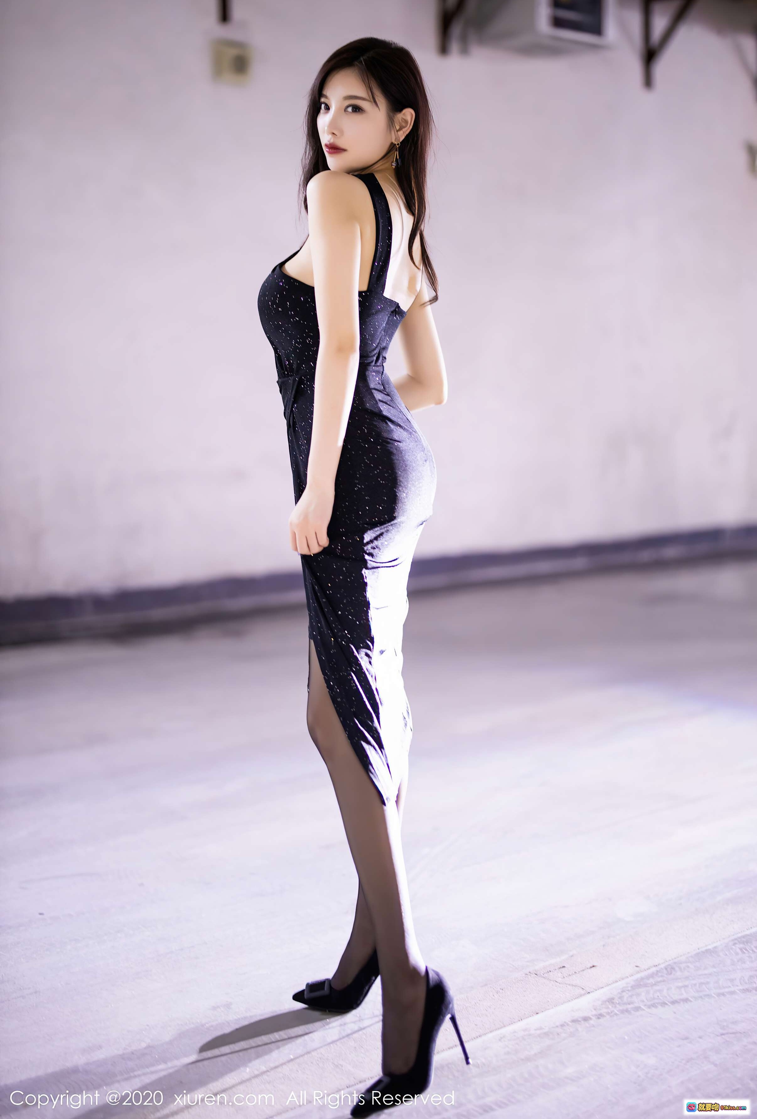 图片[8] - 杨晨晨SUGAR夜街黑裙写真｜优雅性感长发美女｜都市夜景车旁时尚大片｜XIUREN秀人网2020.09.28 VOL.2616 - 就要吻