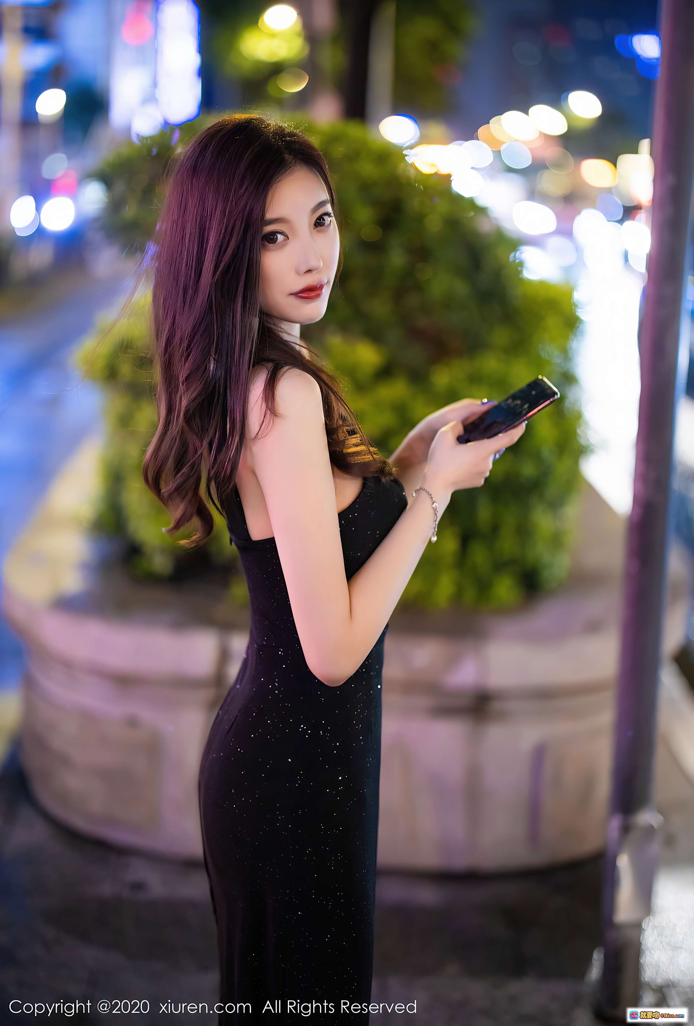 图片[2] - 杨晨晨SUGAR夜街黑裙写真｜优雅性感长发美女｜都市夜景车旁时尚大片｜XIUREN秀人网2020.09.28 VOL.2616 - 就要吻