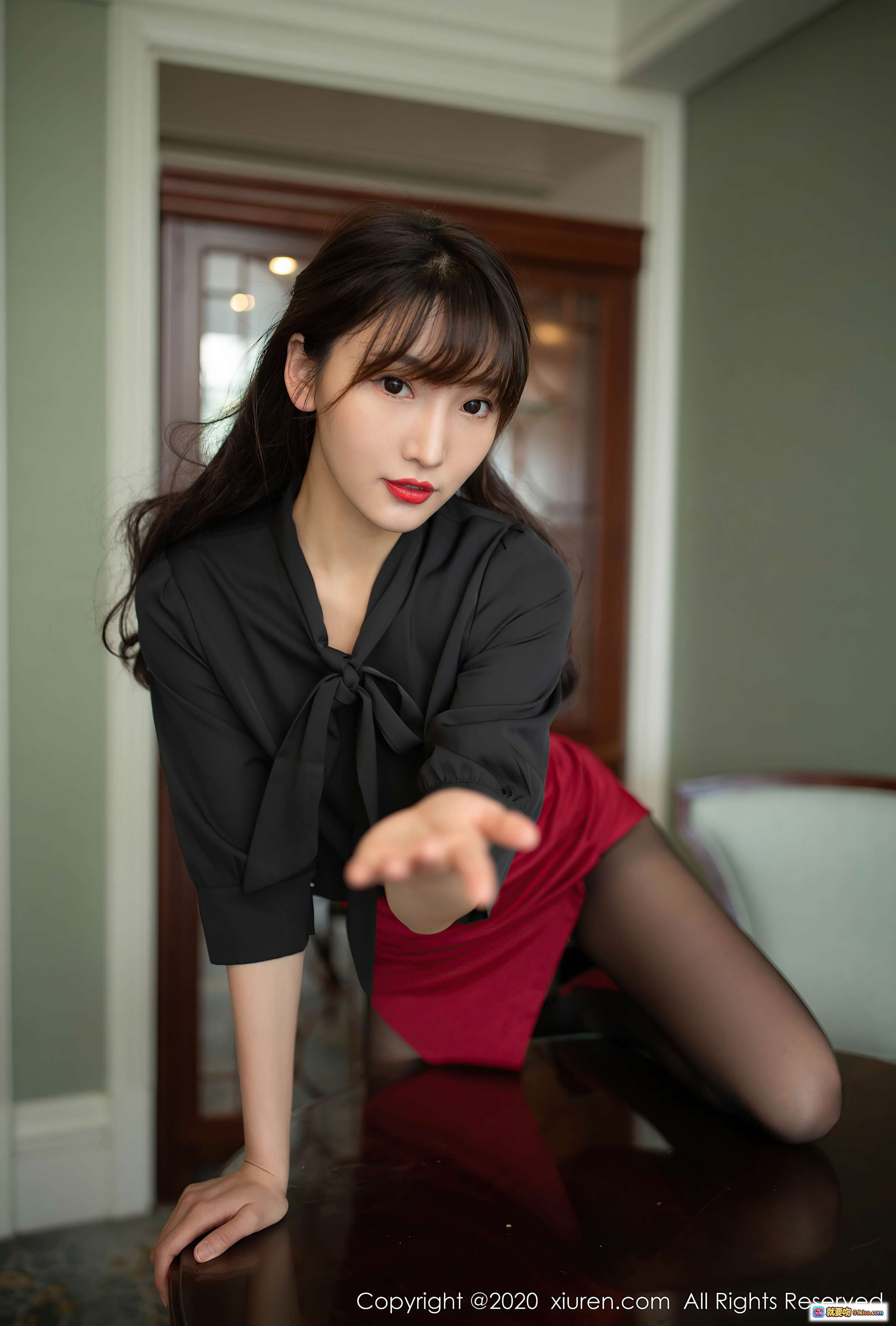 图片[6] - 陆萱萱黑丝美腿写真 | 红裙黑衬衫优雅性感 | 秀人网2020高清私房照 - 就要吻