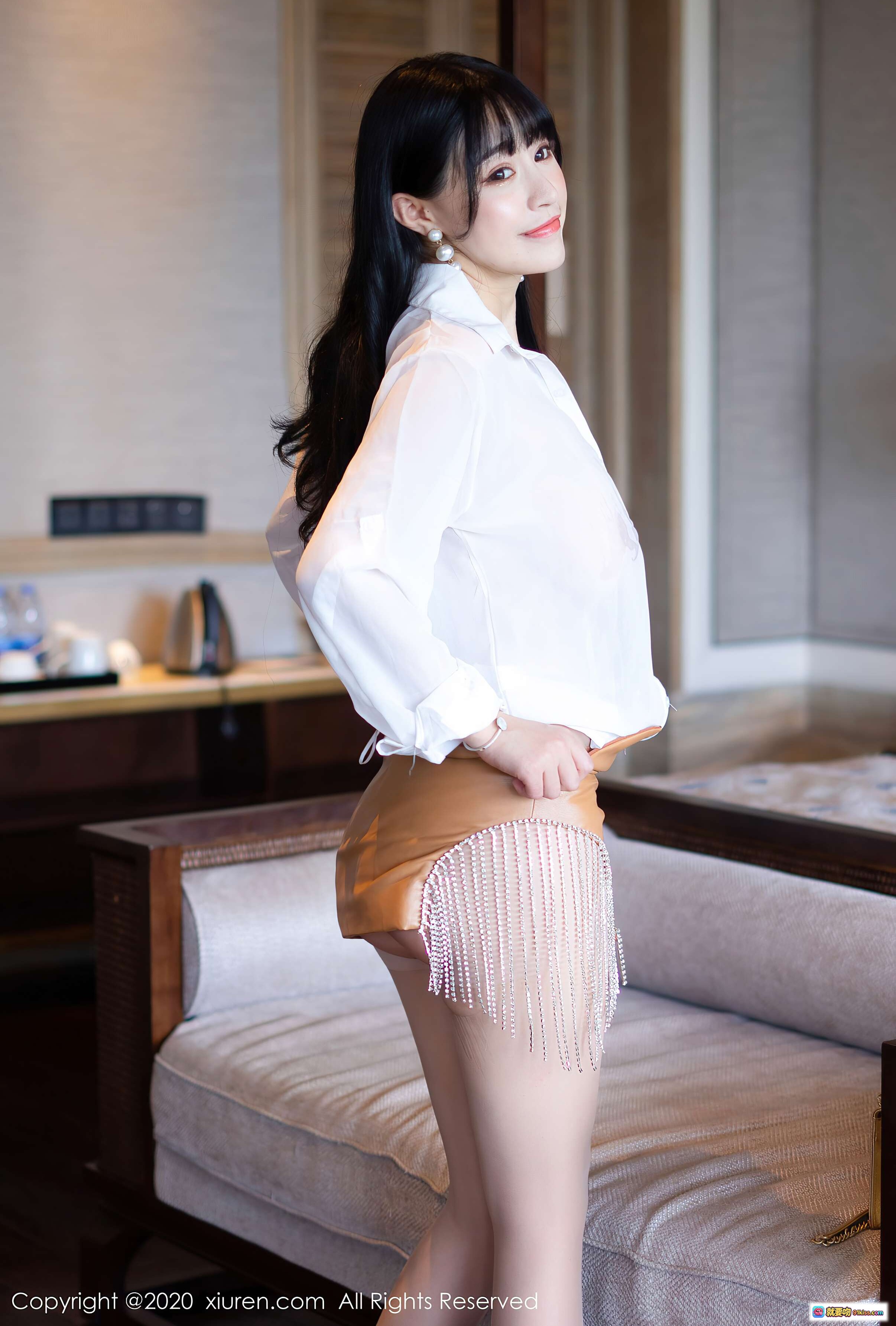 图片[10] - 朱可儿Flower性感写真 | 白衬衫+皮裙+透明丝袜+高跟鞋 | 楼梯扶手姿势 | XIUREN秀人网2020.09.02 No2519 - 就要吻