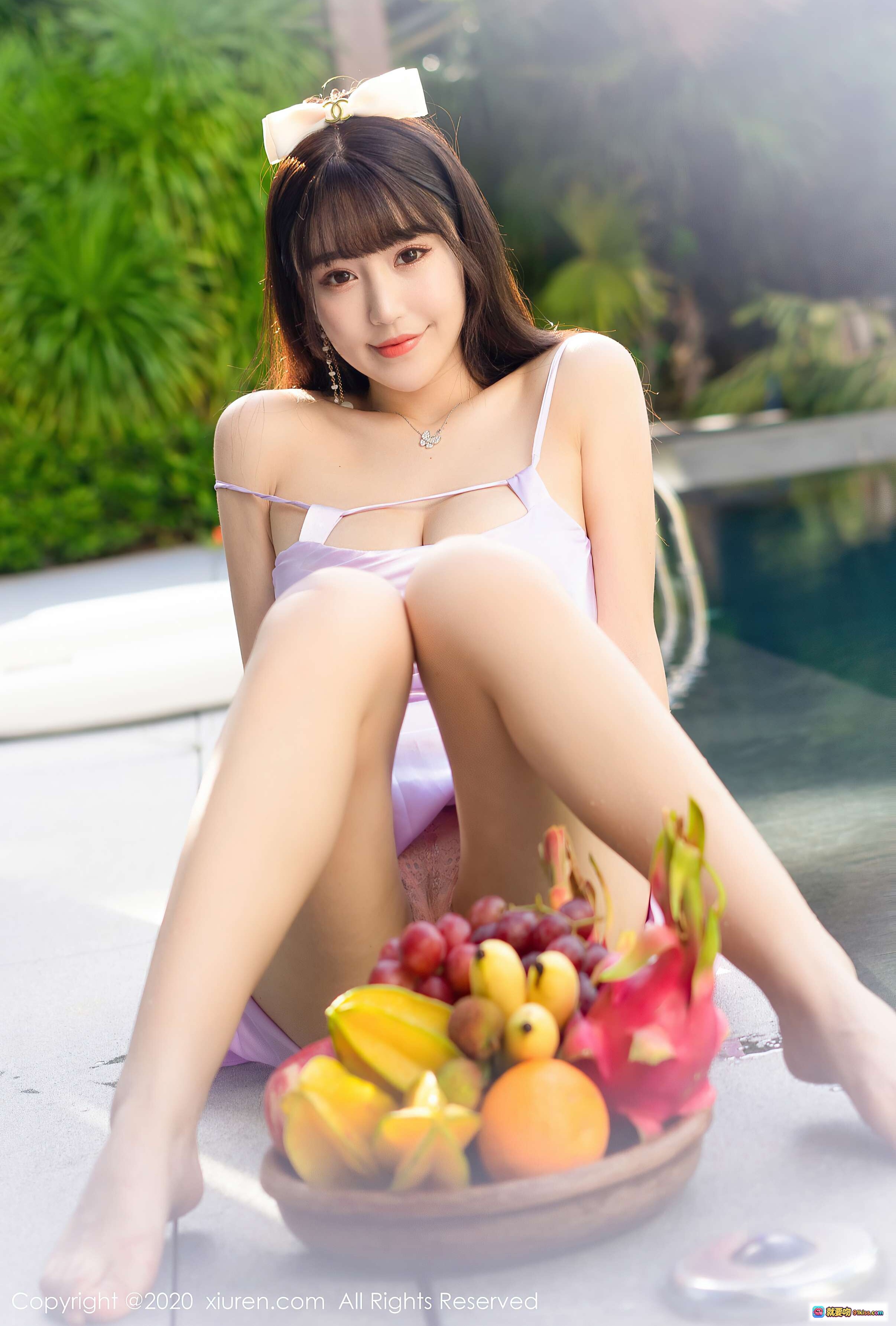 图片[5] - 朱可儿泳池写真｜紫色吊带裙性感美拍｜秀人网2020.07.21 No.2353｜水果点缀清新氛围 - 就要吻