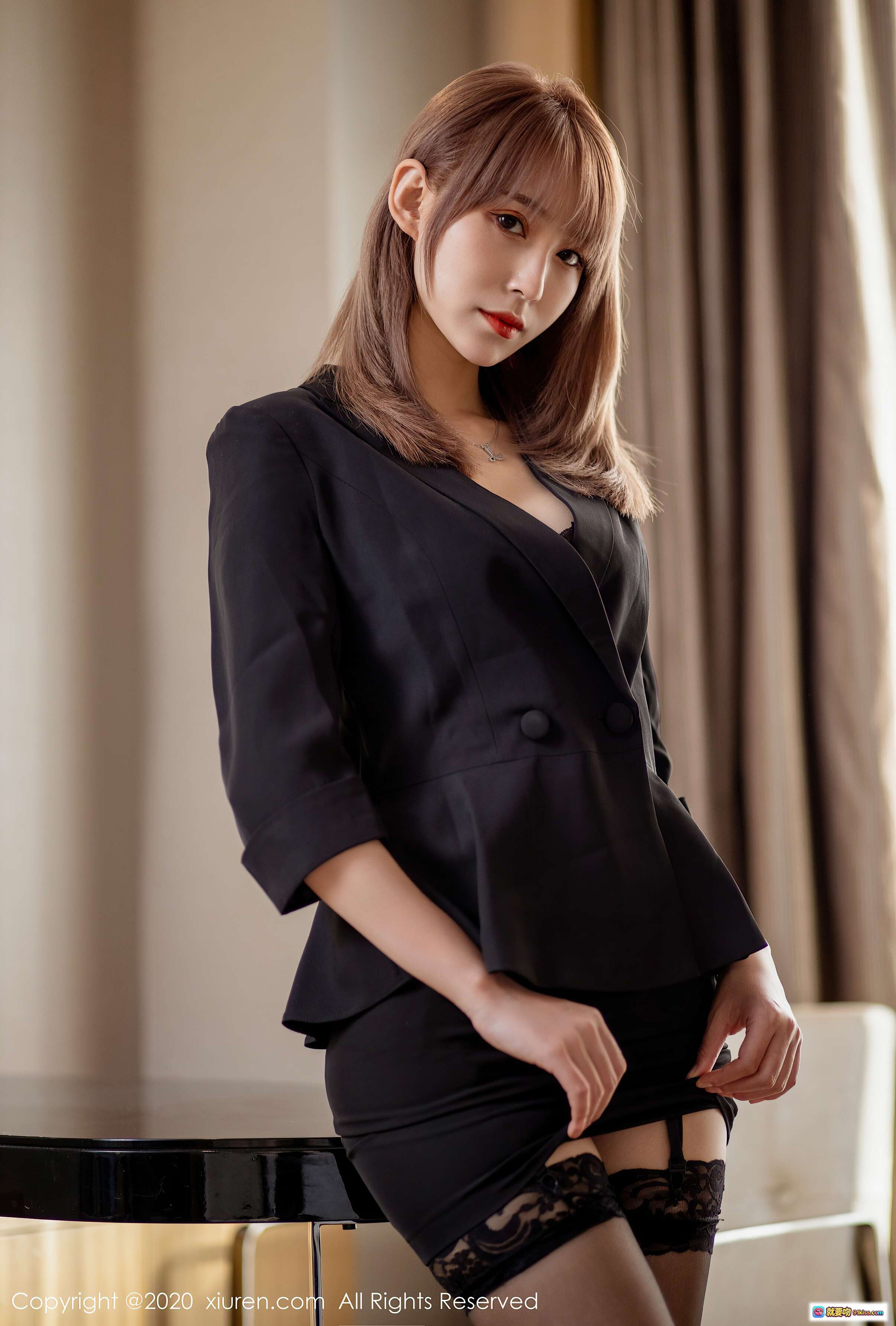图片[4] - 周慕汐职场制服西服写真 | 黑色蕾丝吊带袜高跟鞋优雅坐姿 | XIUREN秀人网2020.08.06 No.2414 - 就要吻