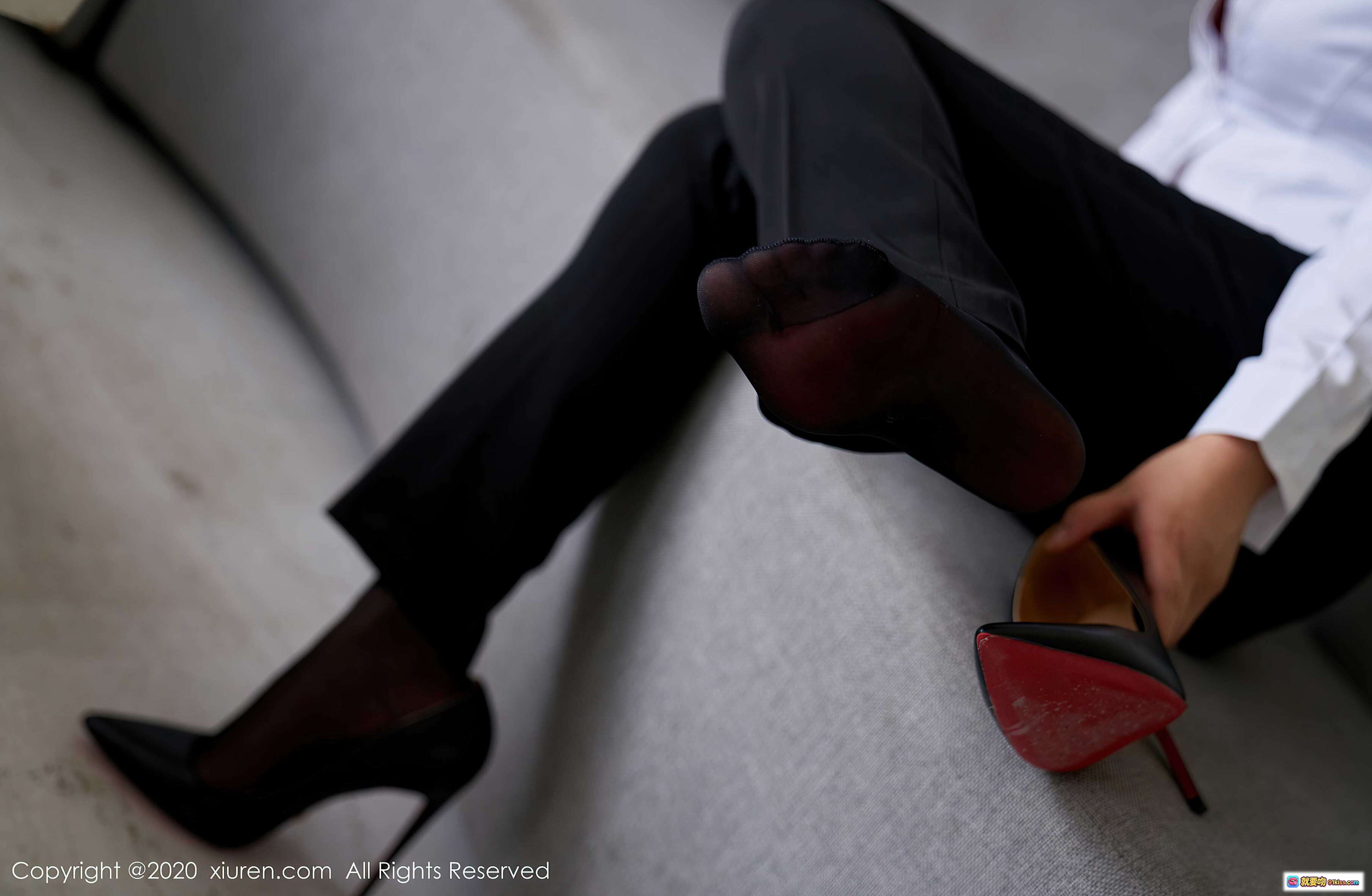 图片[10] - 林子欣Freya办公室OL写真 | 黑西装白衬衫红唇高跟鞋 | 职场女神性感优雅姿态 | XIUREN秀人网2020.07.31 No.2392 - 就要吻