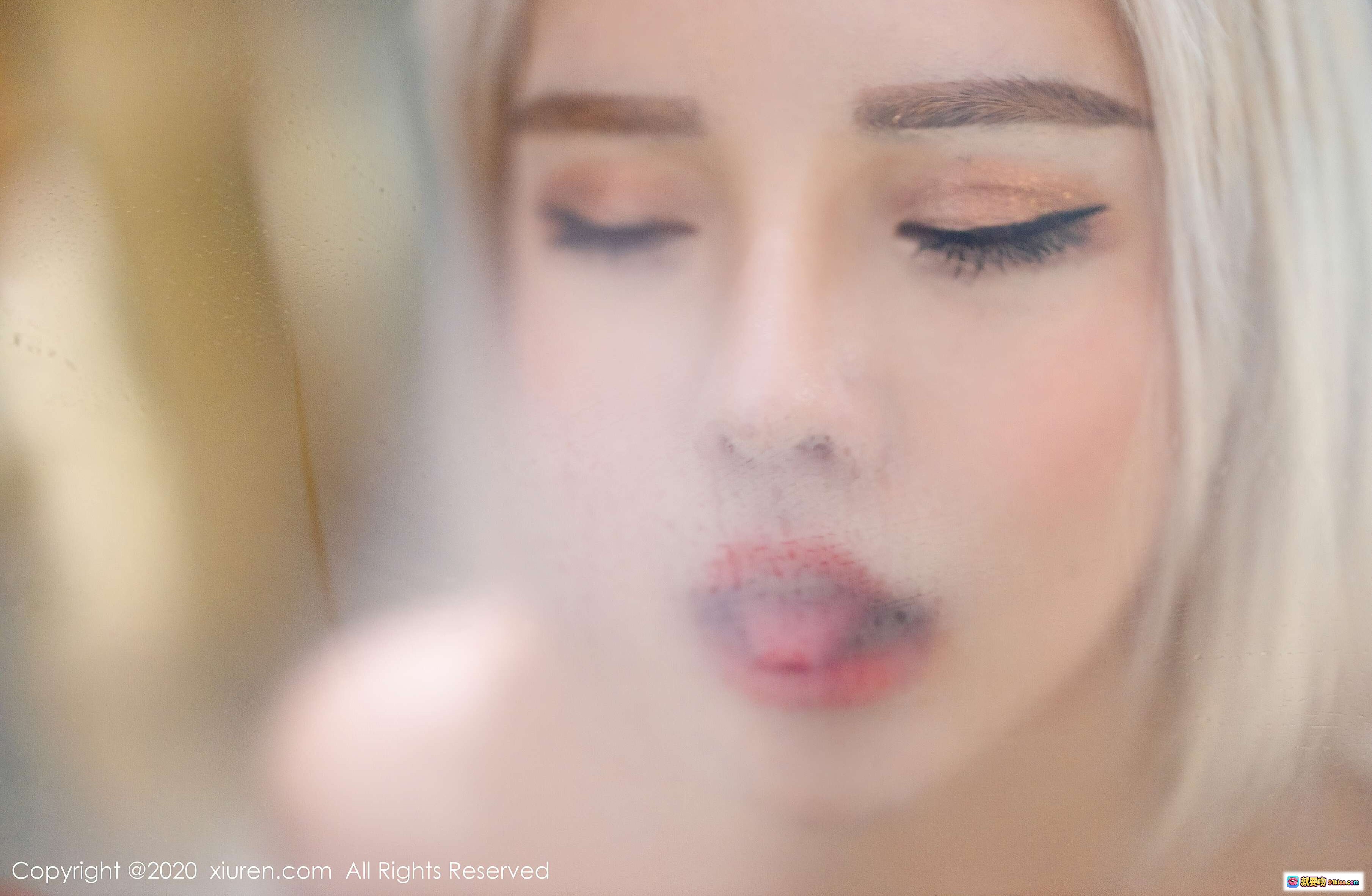图片[6] - 淼淼小姐姐白发性感写真 | XIUREN秀人网2020.08.25 No.2485 | 朦胧玻璃光影美拍 | 优雅裸肩锁骨特写 - 就要吻