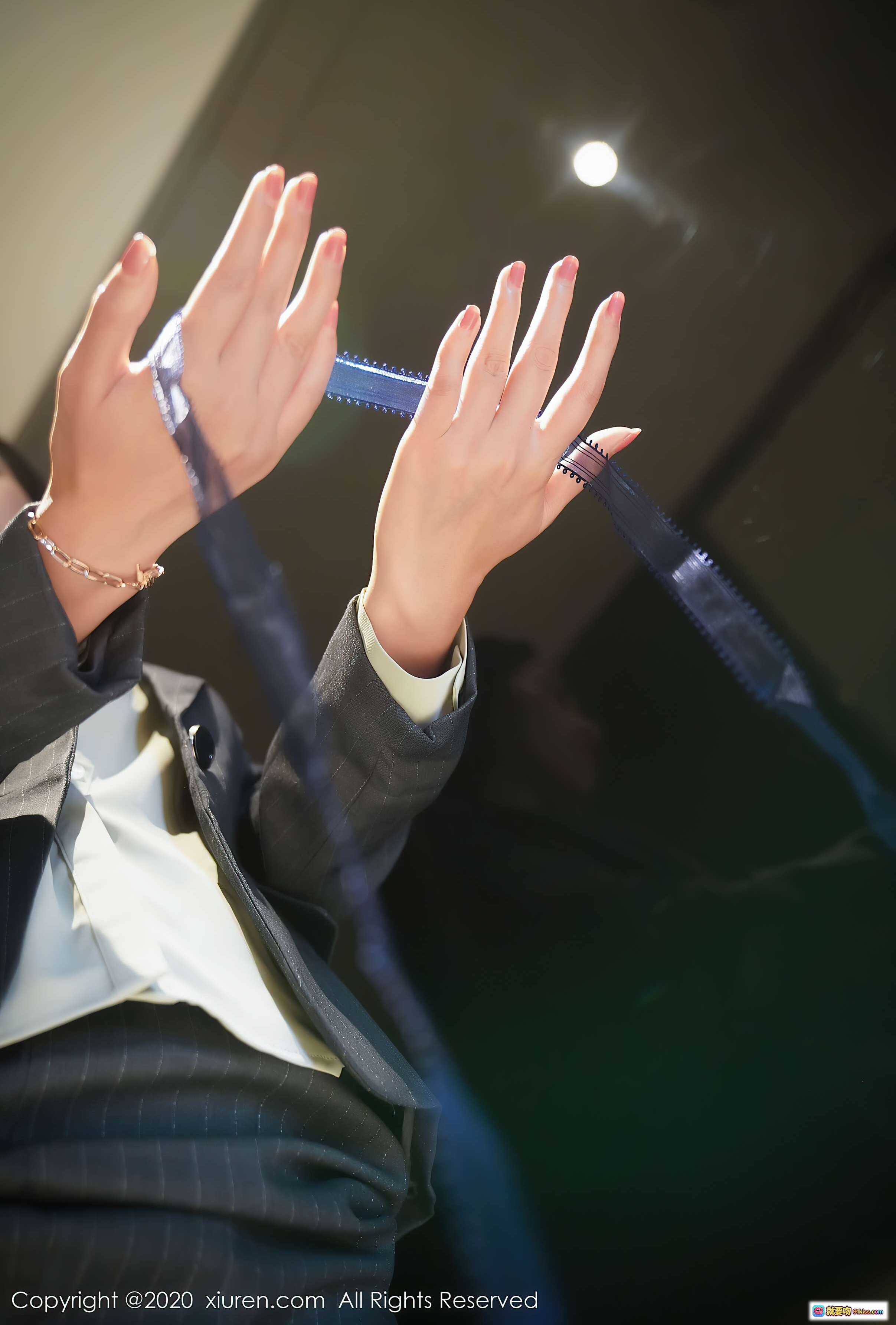 图片[4] - 方子萱职场OL风写真｜条纹西装套装+白衬衫+性感内衣｜秀人网2020.09.21 VOL.2579 - 就要吻