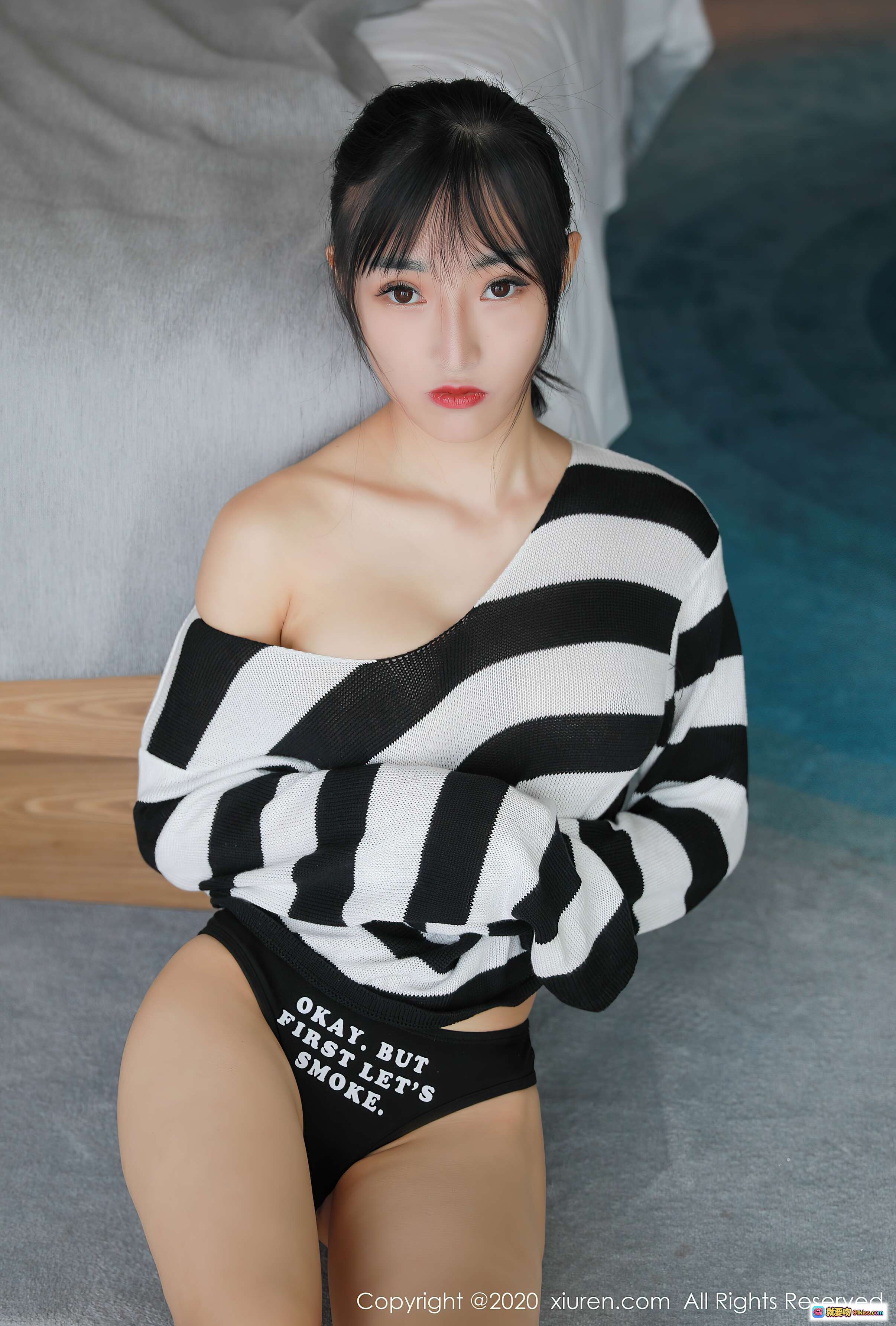 图片[1] - 姬玉露cc黑白条纹斜肩毛衣性感写真 – XIUREN秀人网2020.07.24 No.2364高清图集 - 就要吻