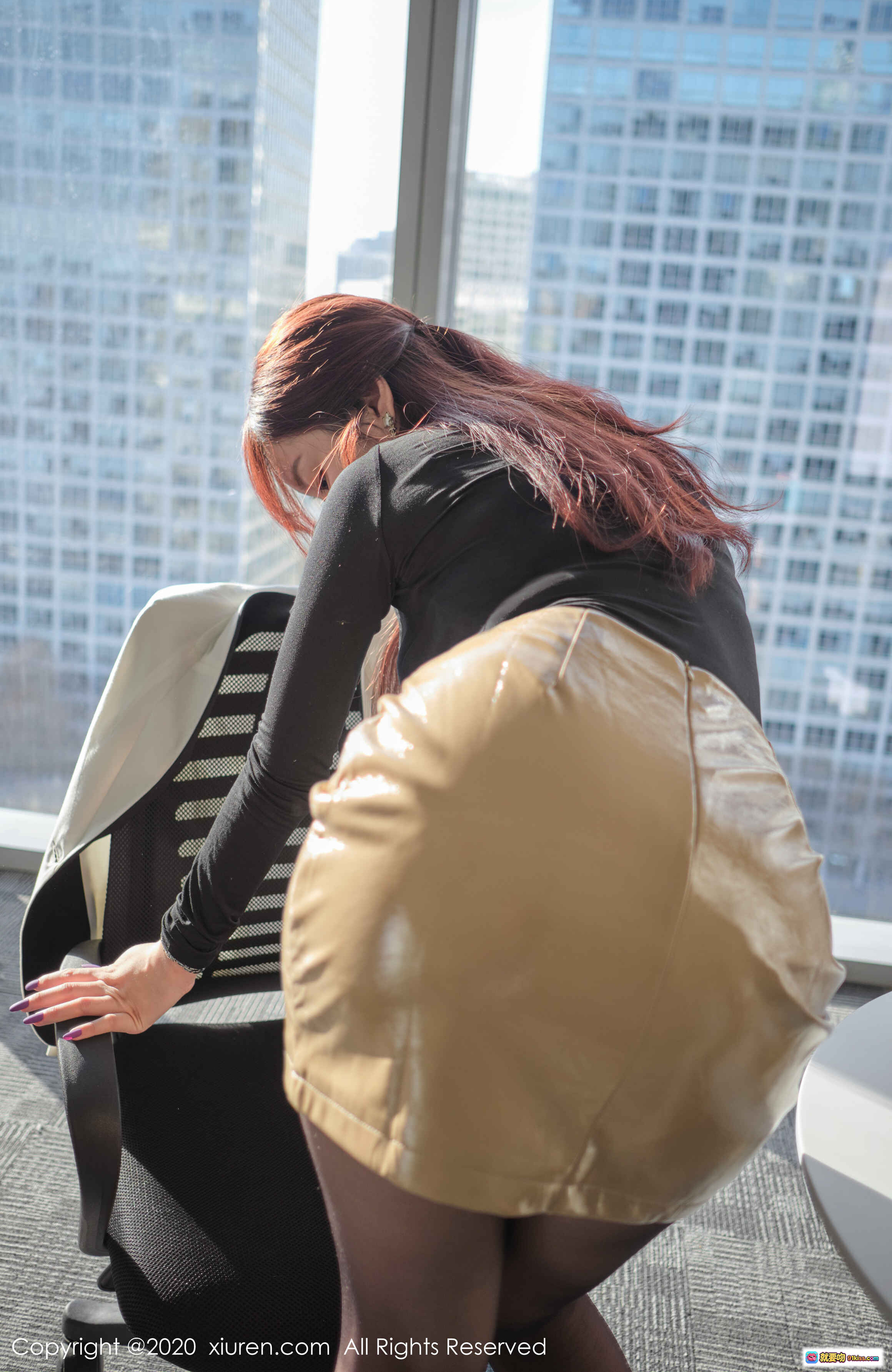 图片[6] - 王雨纯办公室写真 | 白色西装搭配黑丝美腿 | 都市高楼窗景 | 秀人网2020高清图集 - 就要吻
