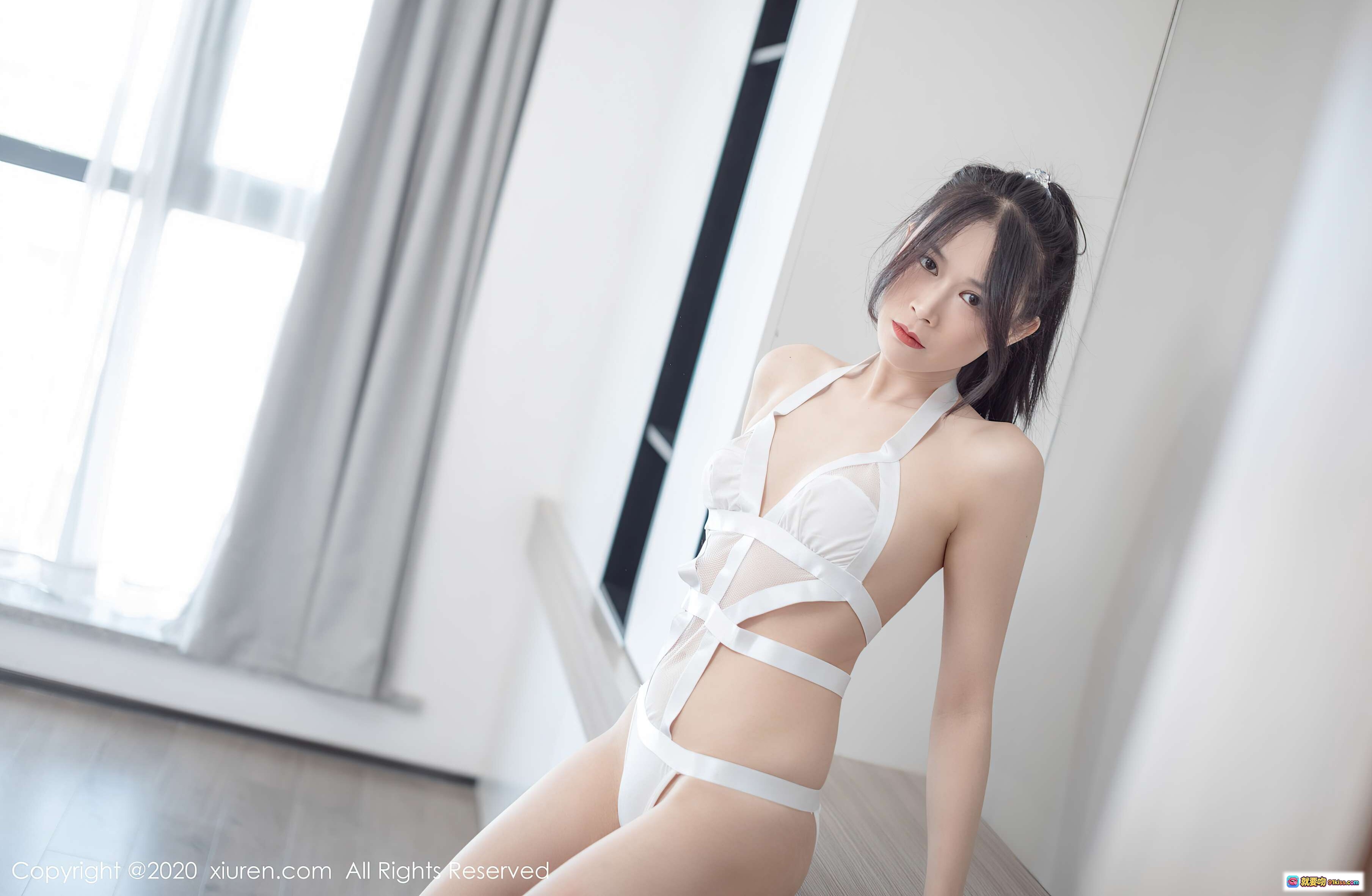 图片[1] - 园园呀白色系带内衣写真 | XIUREN秀人网2020.11.13 No.2777 | 清新室内窗边私房美图 - 就要吻