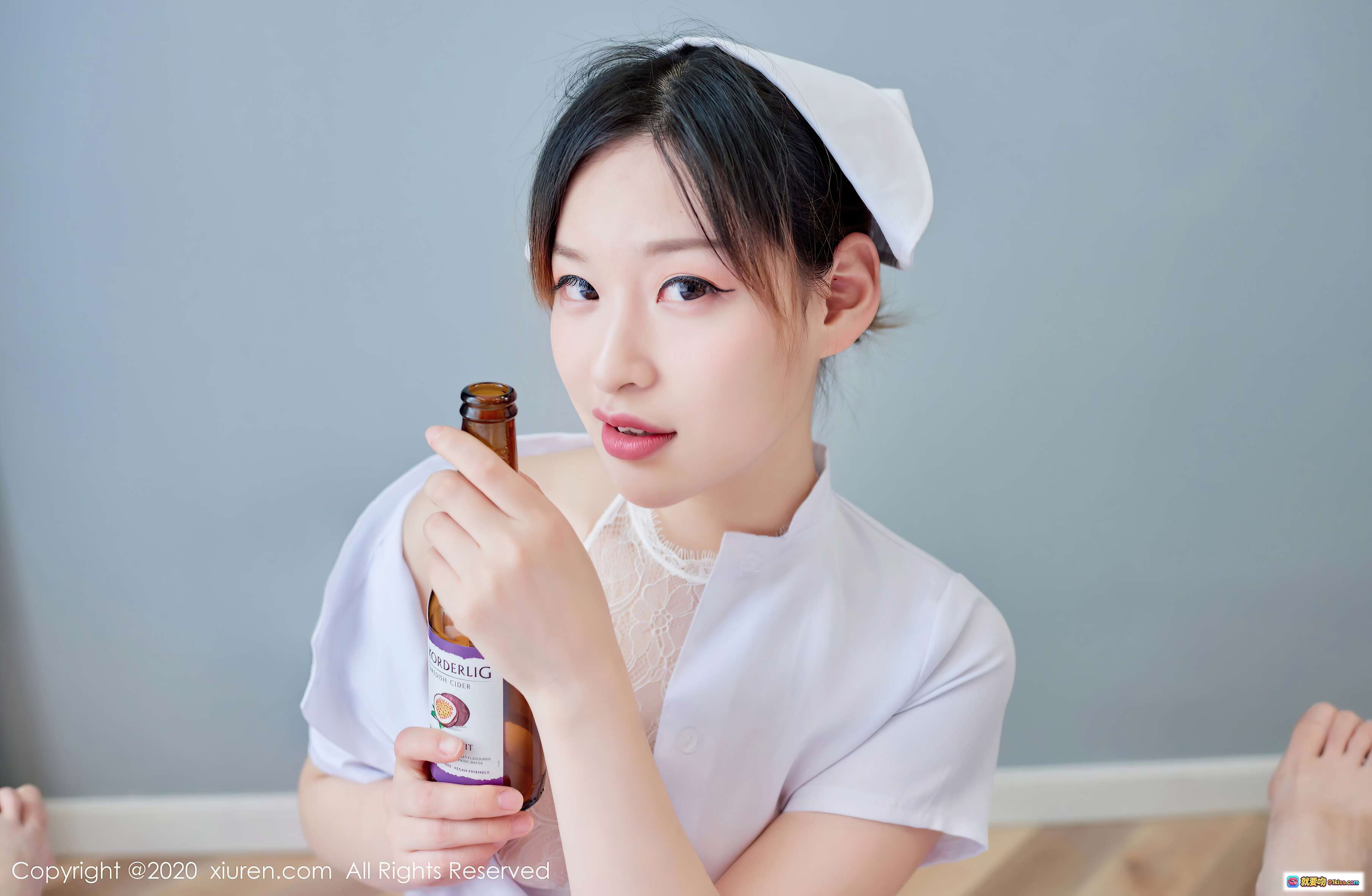 图片[8] - 范京宜白丝美腿特写｜XIUREN秀人网2020.11.17 VOL.2789高清写真｜温柔床拍手握足踝氛围感 - 就要吻