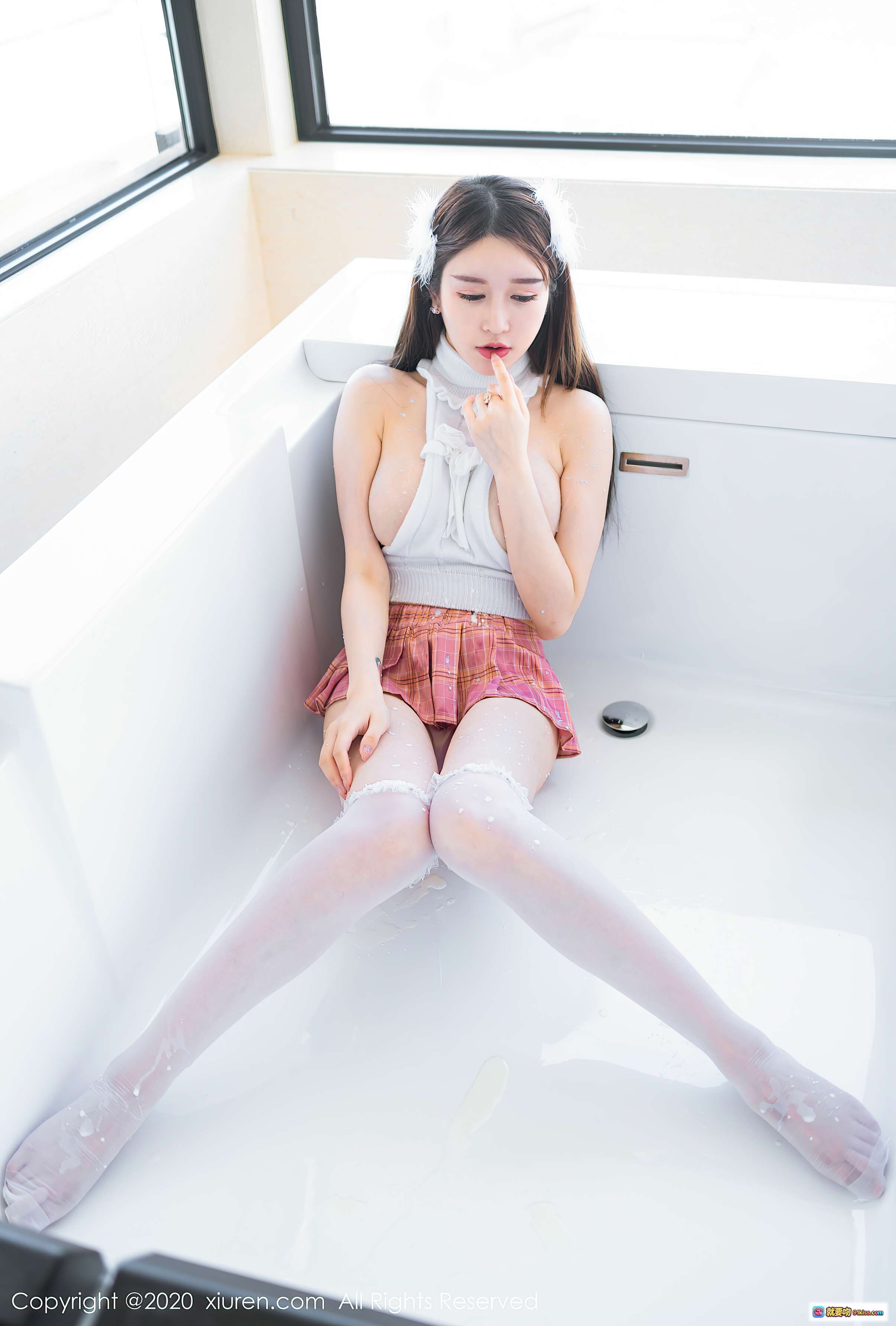 图片[1] - 玉兔miki浴缸写真｜白色丝袜少女｜格子短裙性感私房照｜XIUREN秀人网2020.08.10 No.2421 - 就要吻