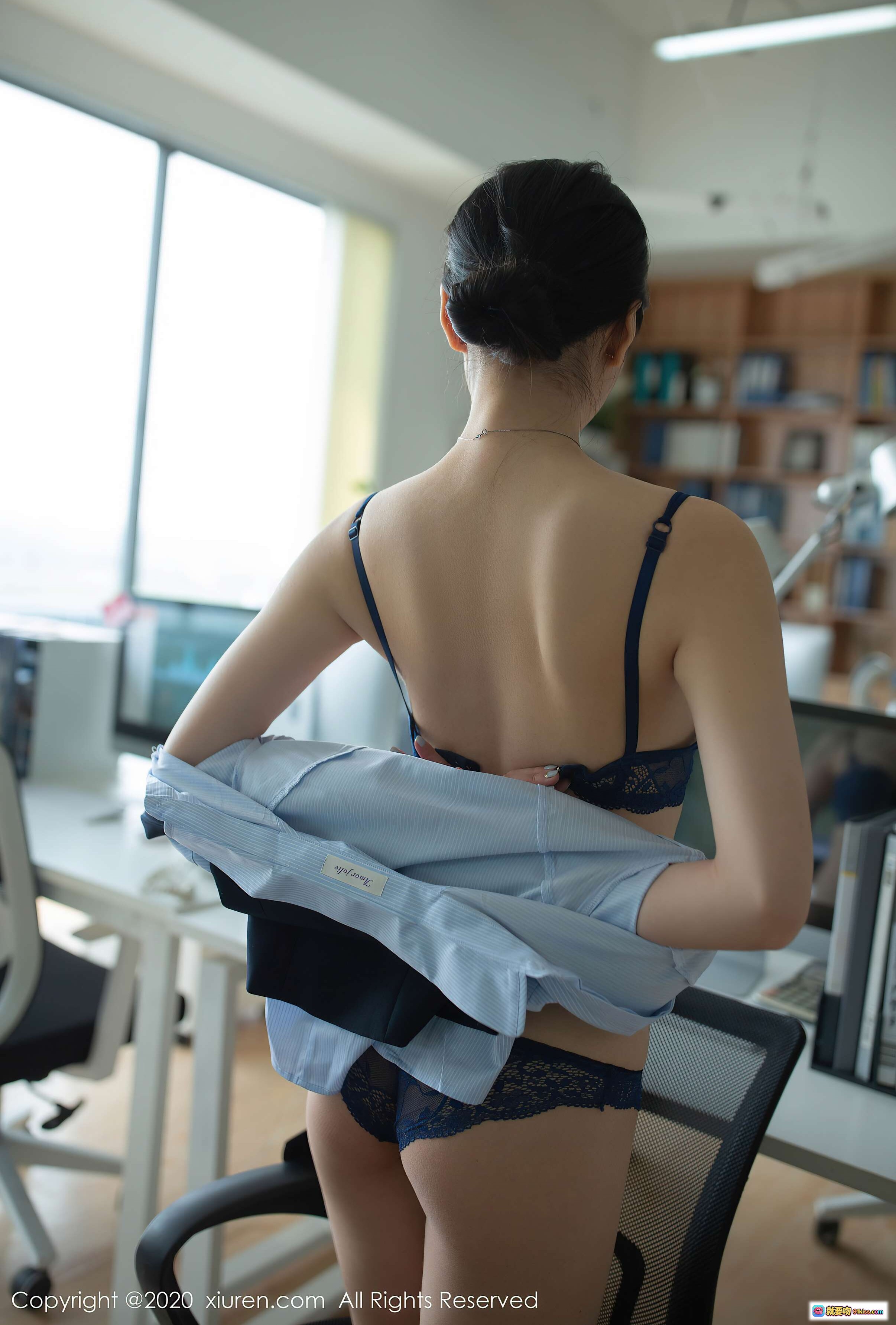 图片[8] - 办公室性感女郎黑丝美腿高跟鞋诱惑写真 – XIUREN秀人网安然Maleah2020.08.03 No.2398 - 就要吻