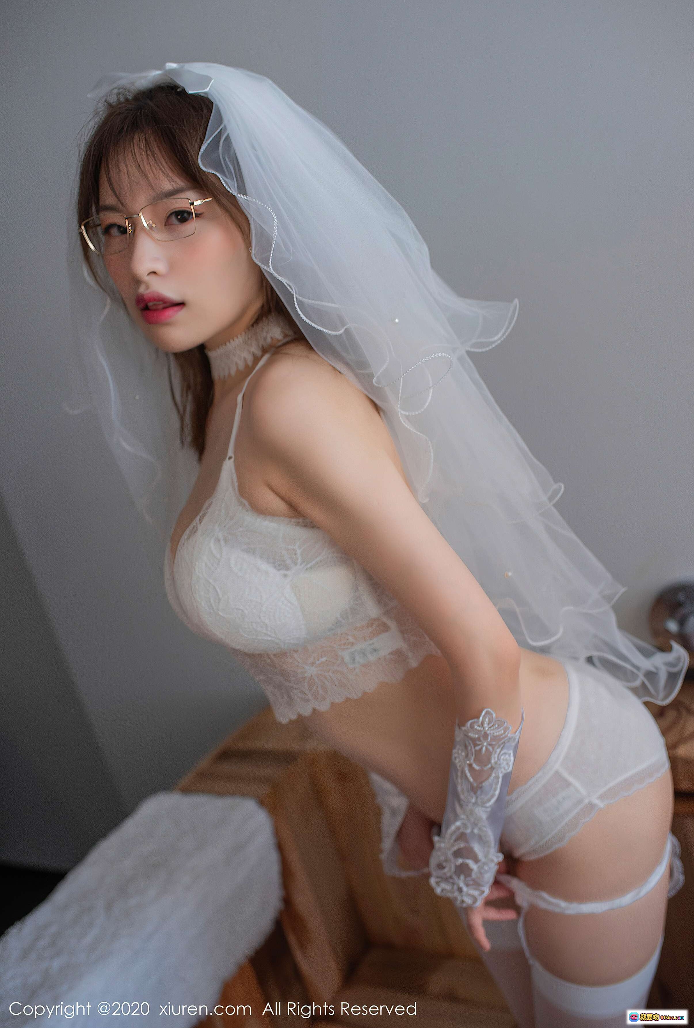 图片[5] - 小宣fancy黑红性感旗袍+渔网袜+高跟鞋床上写真 | XIUREN秀人网2020.07.23 No.2359 - 就要吻