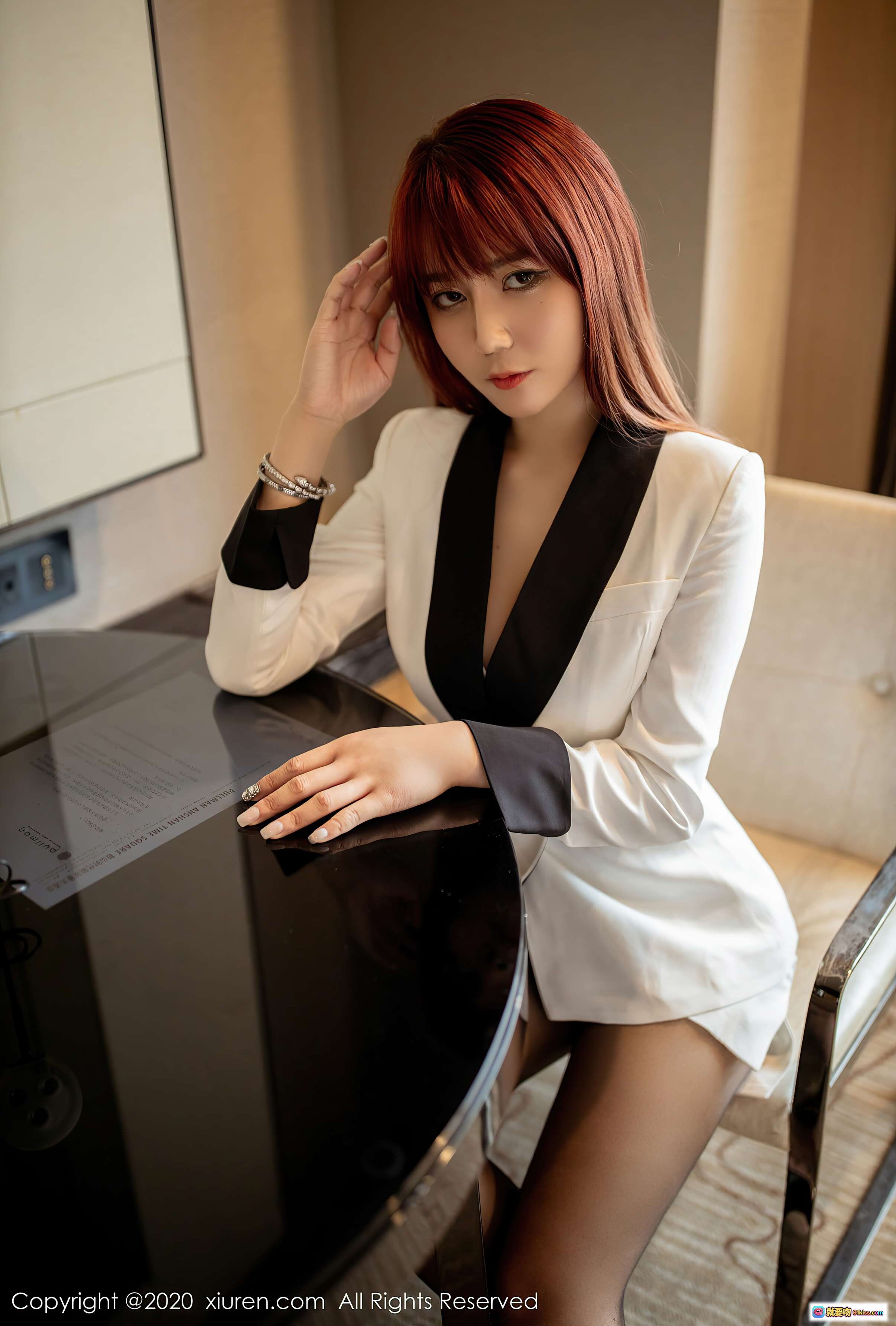 图片[5] - 红发美女OL职场风白西装黑丝高跟酒店办公桌写真 – XIUREN秀人网2020.11.17 VOL.2792 fairy如歌 - 就要吻