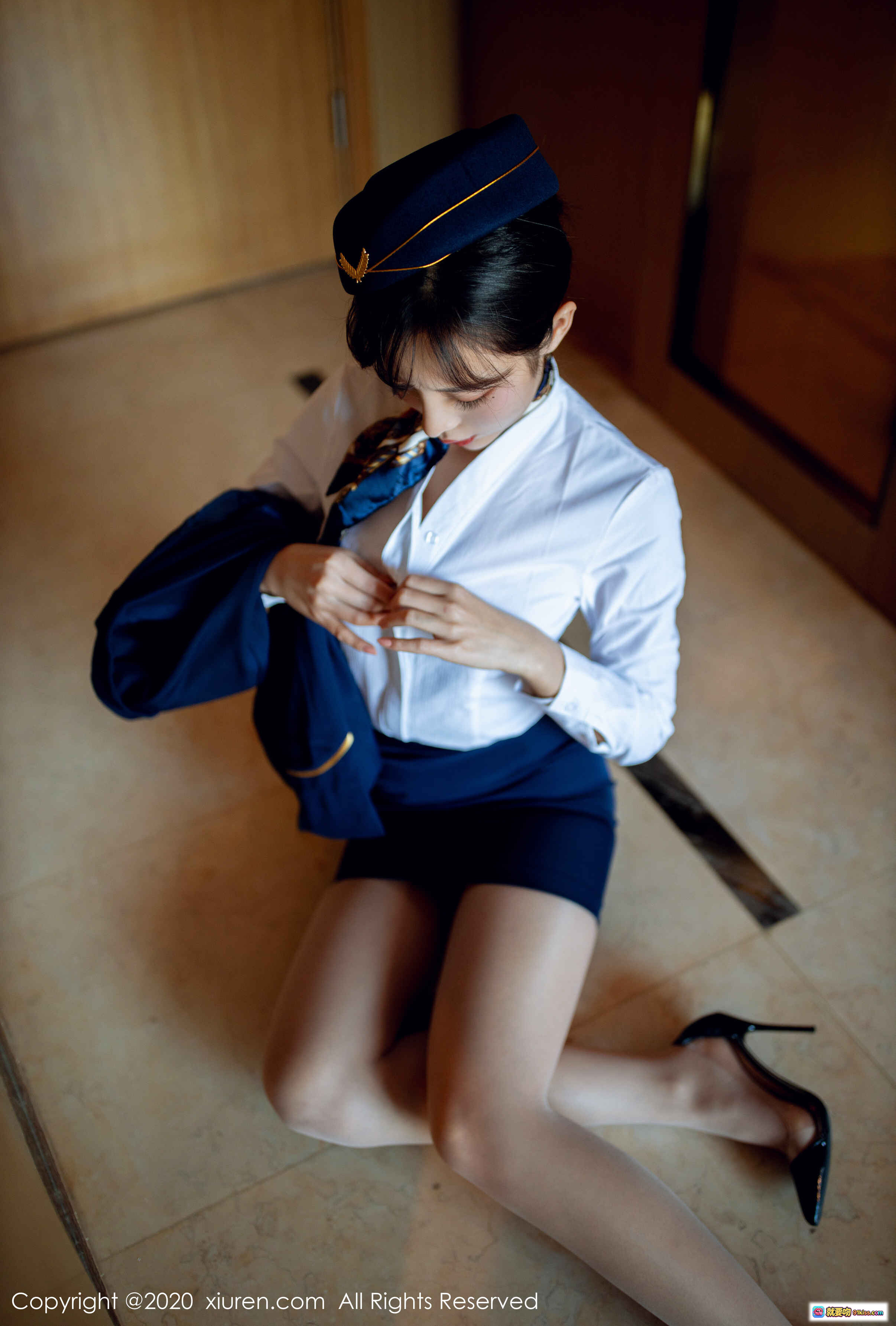 陈小喵空姐制服写真 | 白衬衫黑短裙丝袜高跟 | 秀人网2020年3月31日No.2119高清图集 - 就要吻